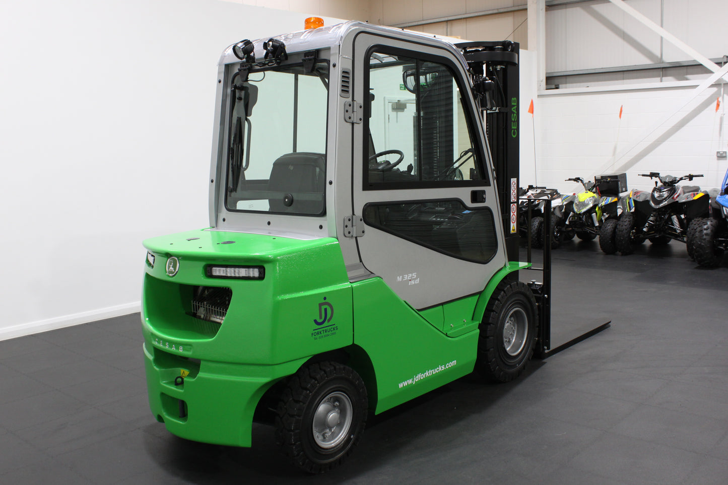 CESAB M325DV Torque Converter Diesel Counterbalance Forklift - Full Cab