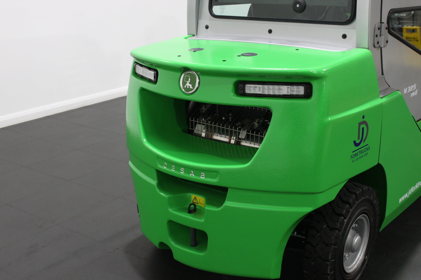 CESAB M325DV Torque Converter Diesel Counterbalance Forklift - Full Cab