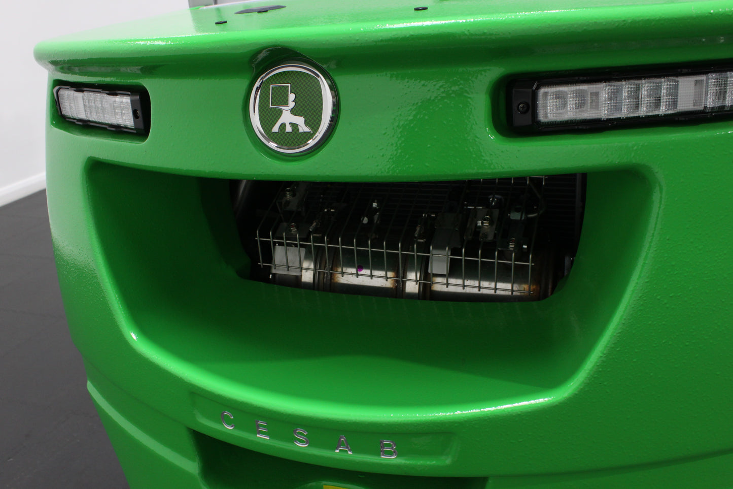 CESAB M325DV Torque Converter Diesel Counterbalance Forklift - Full Cab