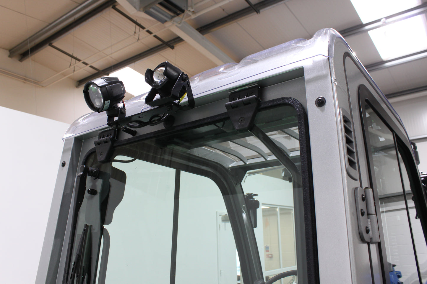 CESAB M325DV Torque Converter Diesel Counterbalance Forklift - Full Cab