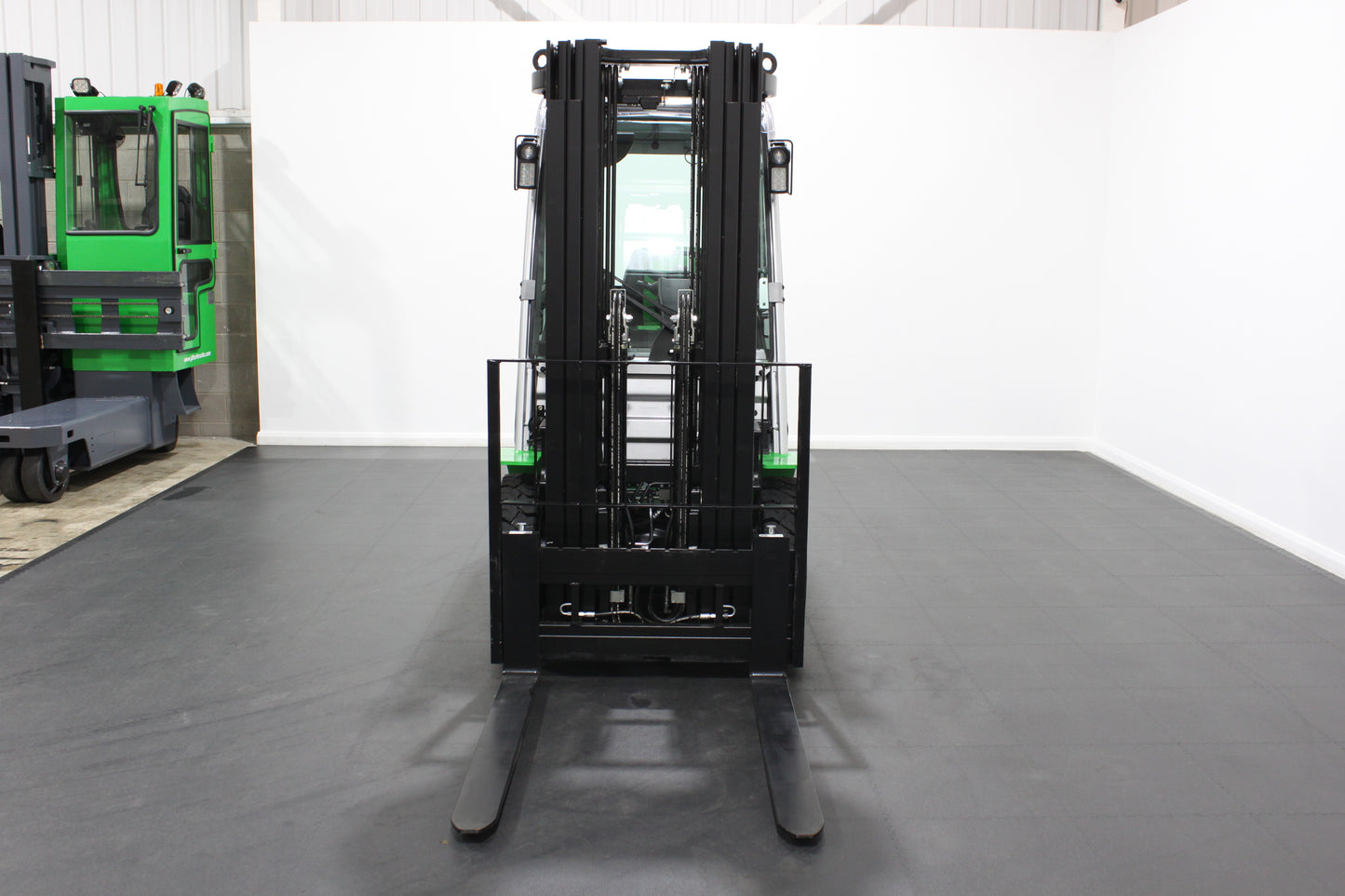 CESAB M325DV Torque Converter Diesel Counterbalance Forklift - Full Cab