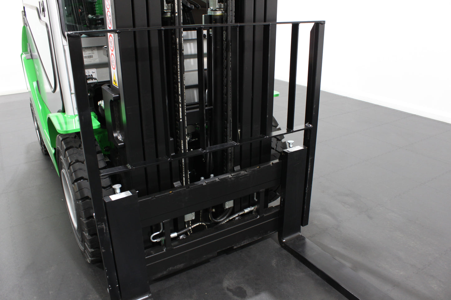 CESAB M325DV Torque Converter Diesel Counterbalance Forklift - Full Cab