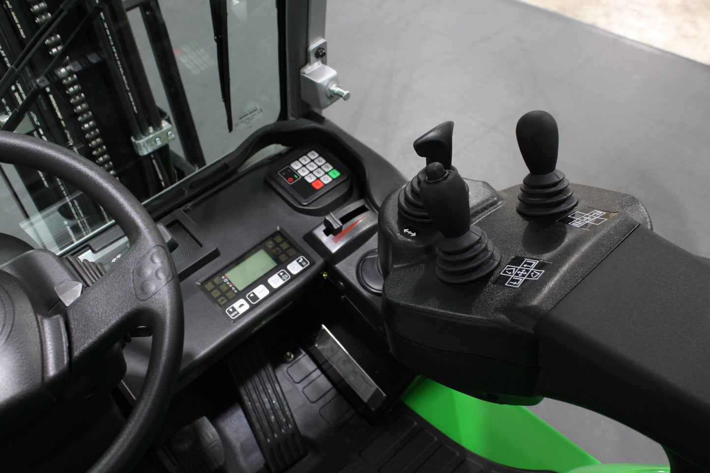 CESAB M325DV Torque Converter Diesel Counterbalance Forklift - Full Cab