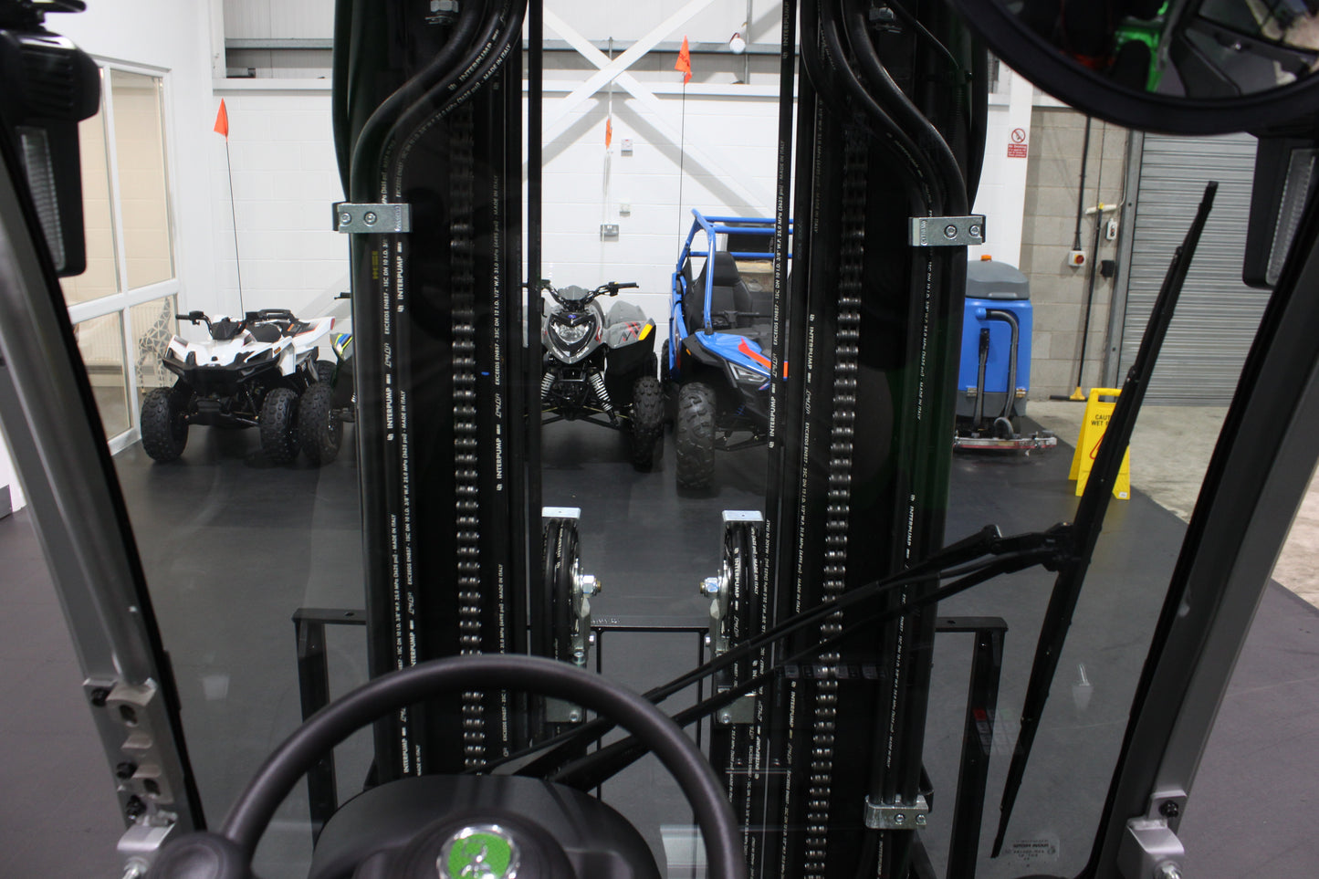 CESAB M325DV Torque Converter Diesel Counterbalance Forklift - Full Cab