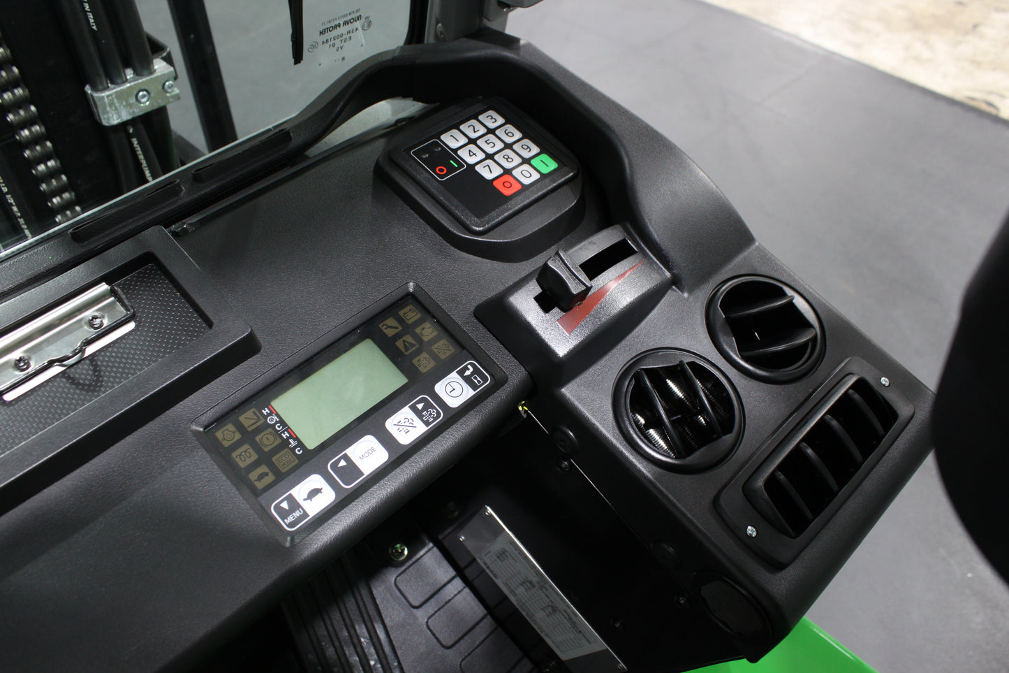 CESAB M325DV Torque Converter Diesel Counterbalance Forklift - Full Cab