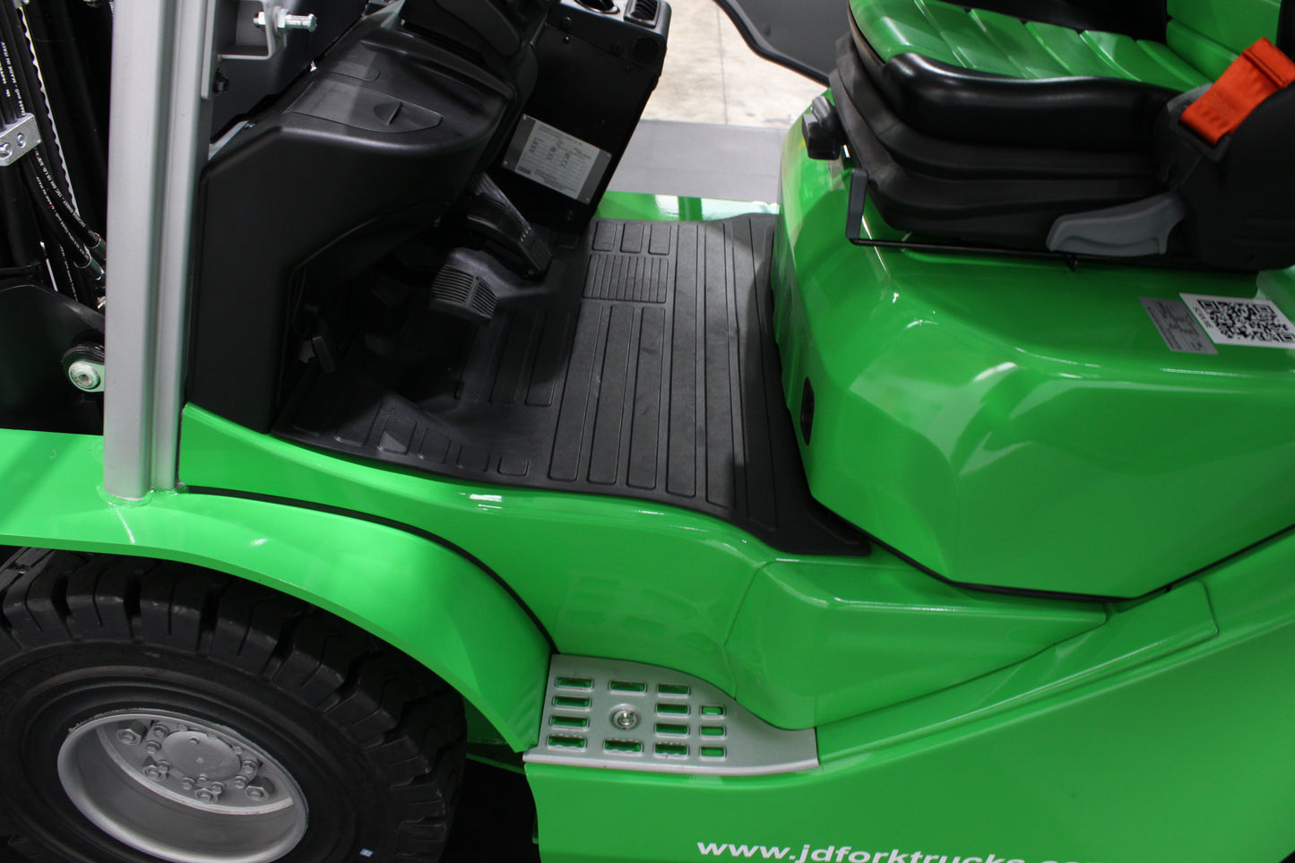 CESAB M325DV Torque Converter Diesel Counterbalance Forklift - Full Cab