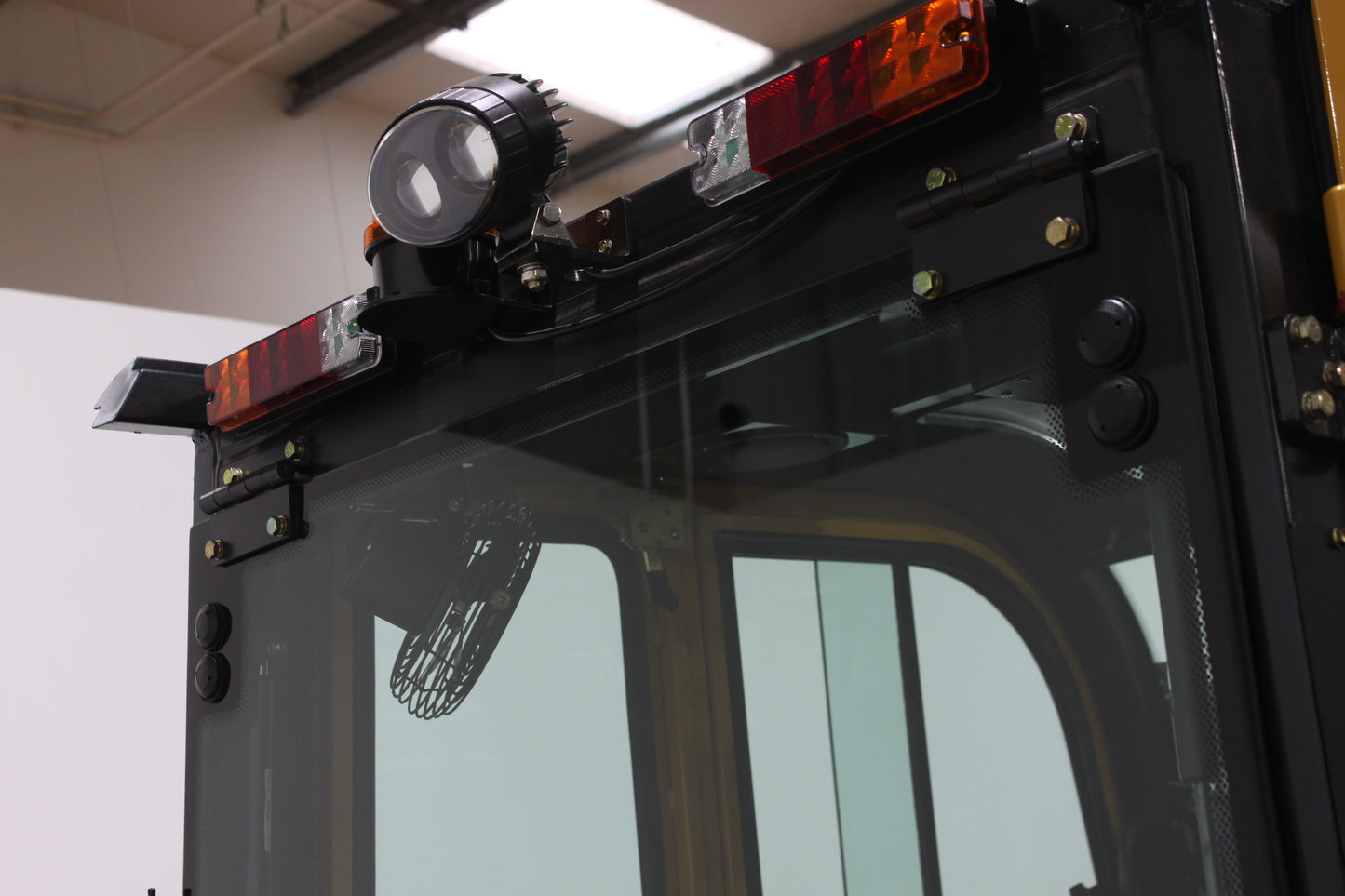 HIFOUNE FBL30 - Full Cab Lithium Electric Counterbalance