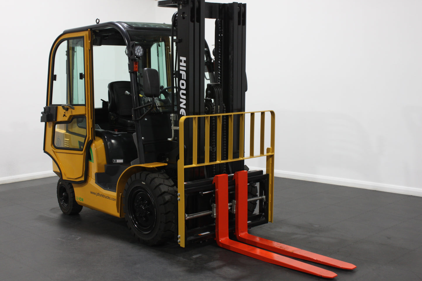 HIFOUNE FBL30 - Full Cab Lithium Electric Counterbalance