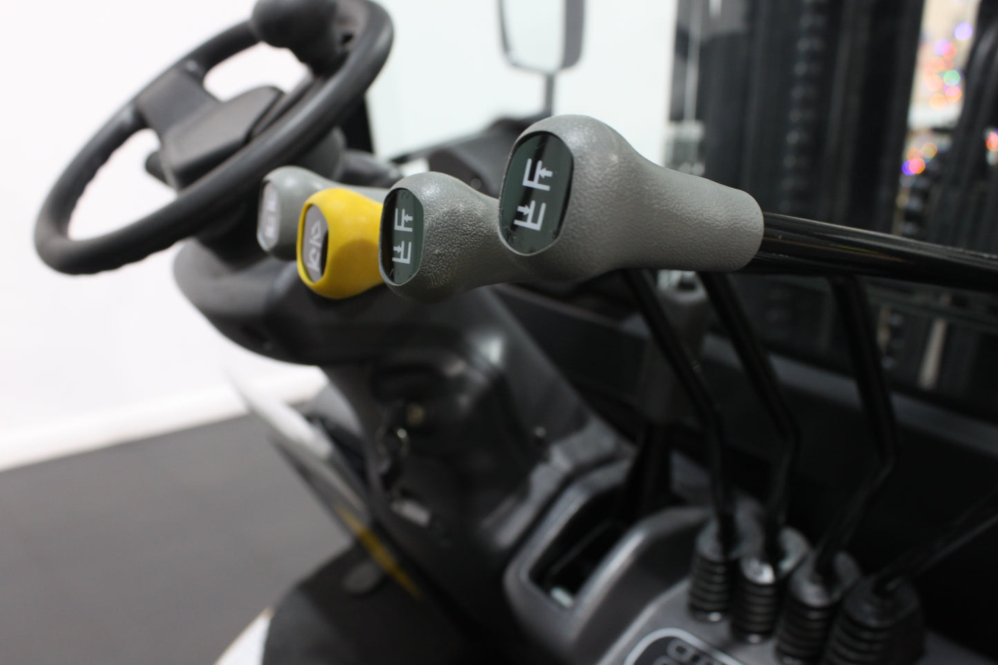 HIFOUNE FBL30 - Full Cab Lithium Electric Counterbalance