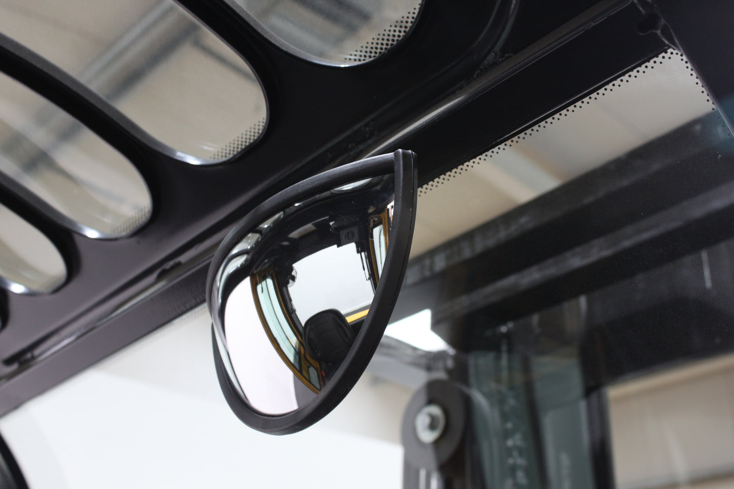 HIFOUNE FBL30 - Full Cab Lithium Electric Counterbalance