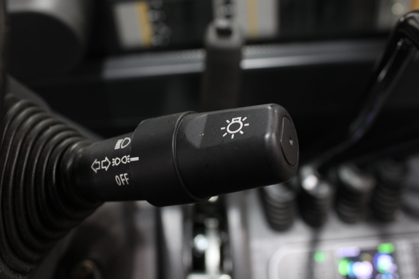 HIFOUNE FBL30 - Full Cab Lithium Electric Counterbalance