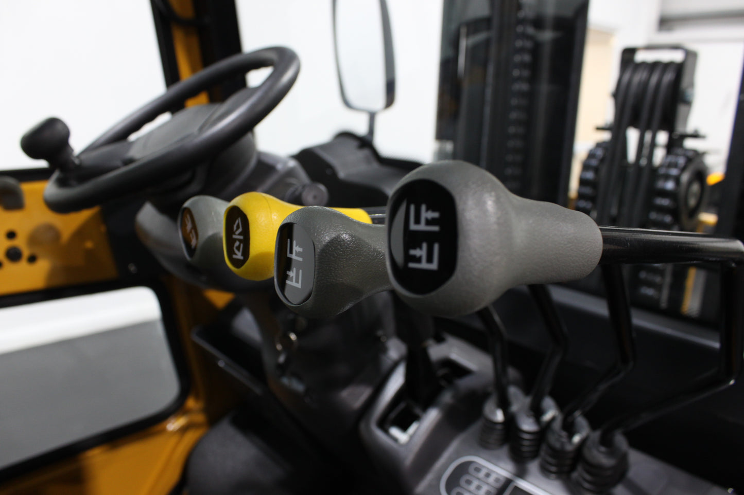 HIFOUNE FBL40 - Full Cab Lithium Electric Counterbalance