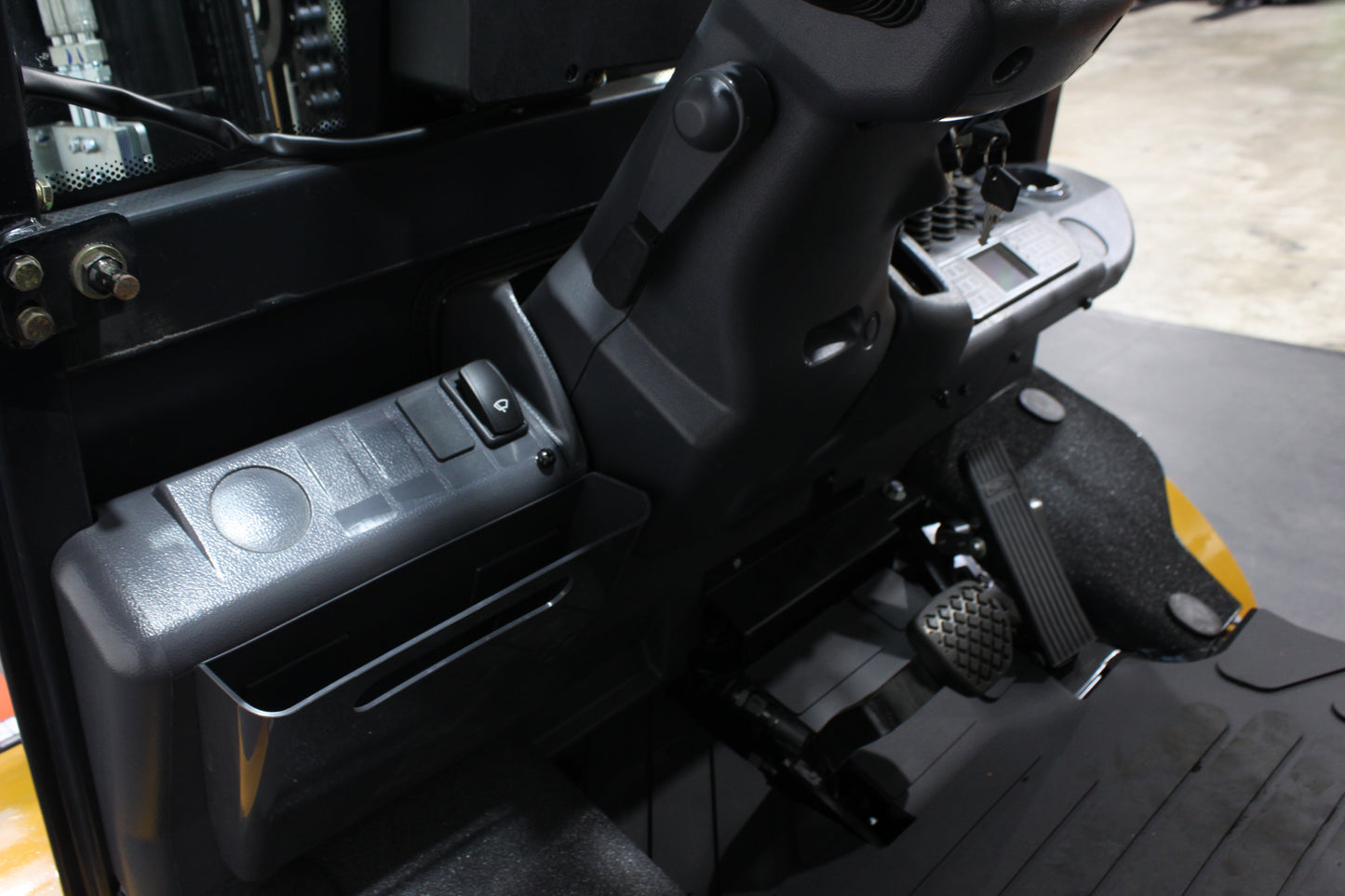 HIFOUNE FBL40 - Full Cab Lithium Electric Counterbalance