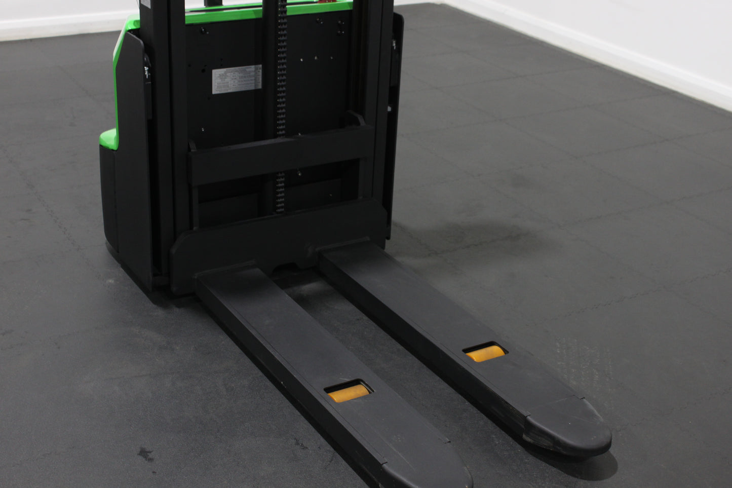 CESAB S010i Lithium Electric Pallet Stacker