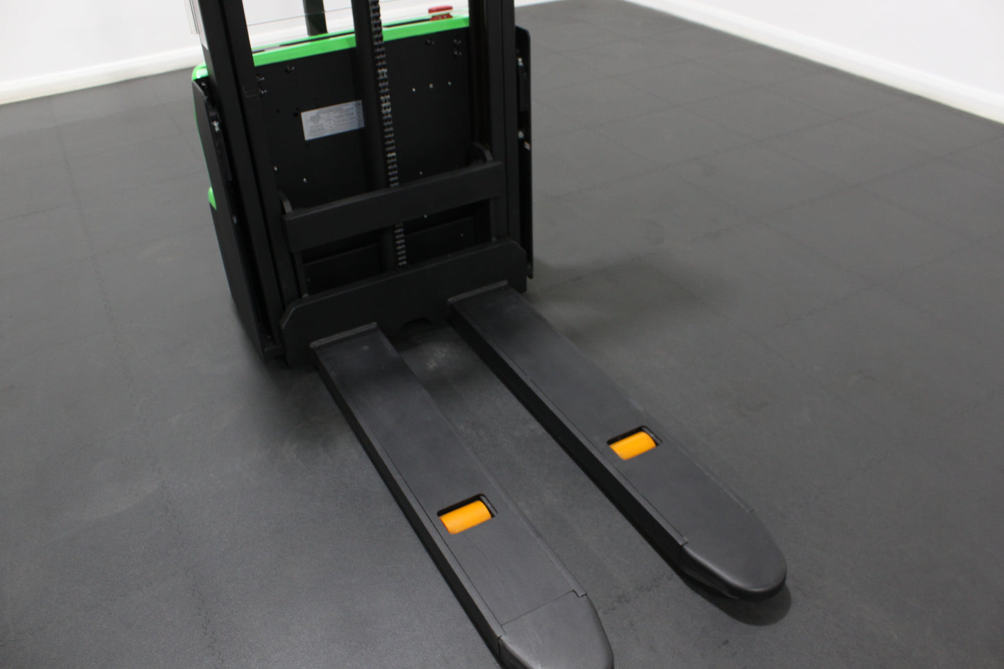 CESAB S010i Lithium Electric Pallet Stacker