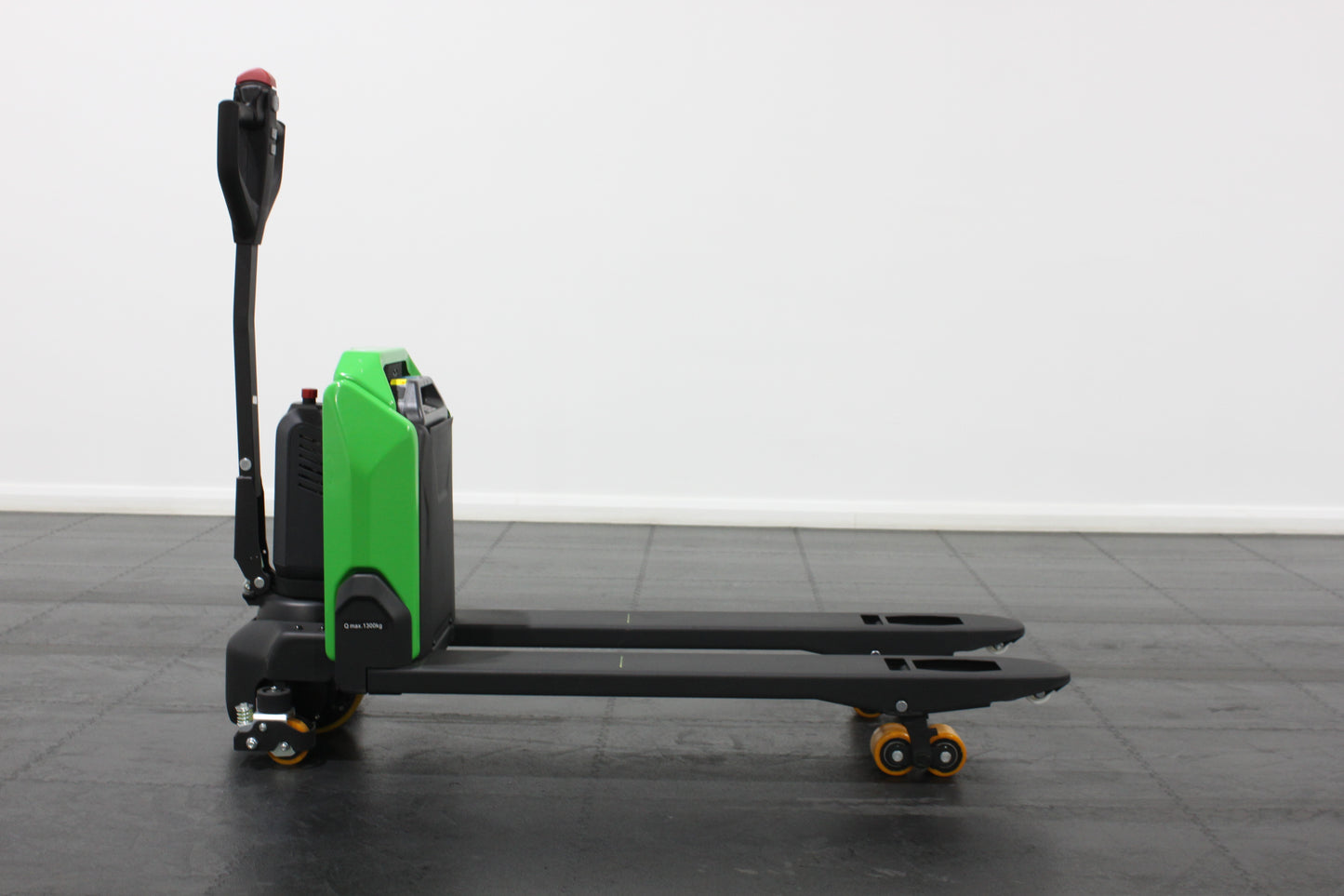 CESAB P013i Compact Electric Pallet Truck – 1300kg Capacity | Economic Powered Pallet Truck for Tight Spaces & Heavy Loads