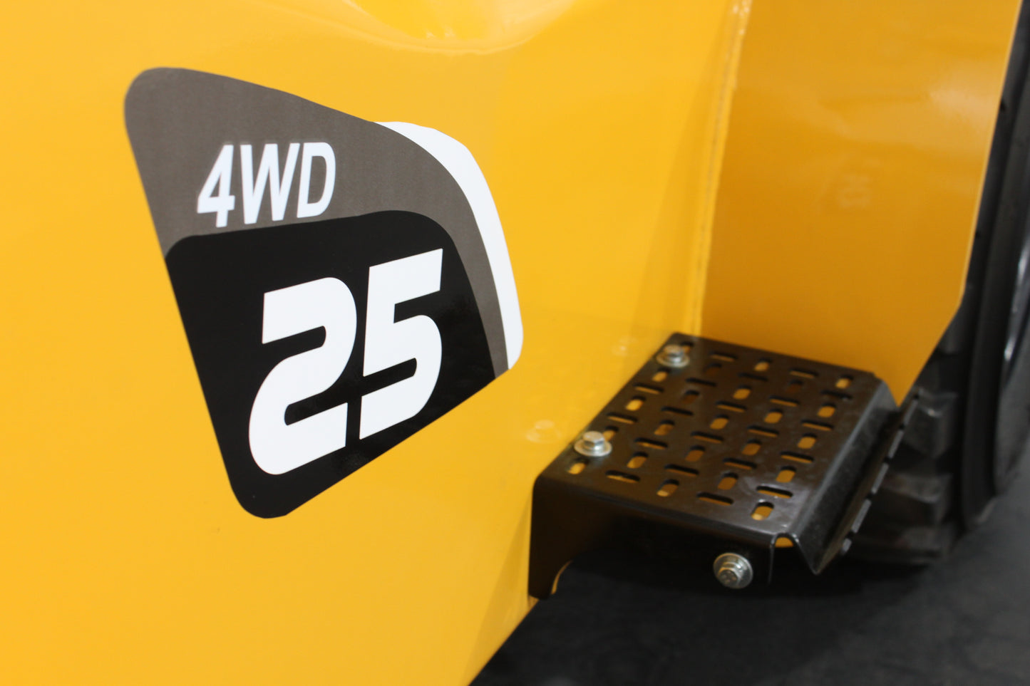 HIFOUNE CPCD25-4WD - Full Cab - Rough Terrain Forklift