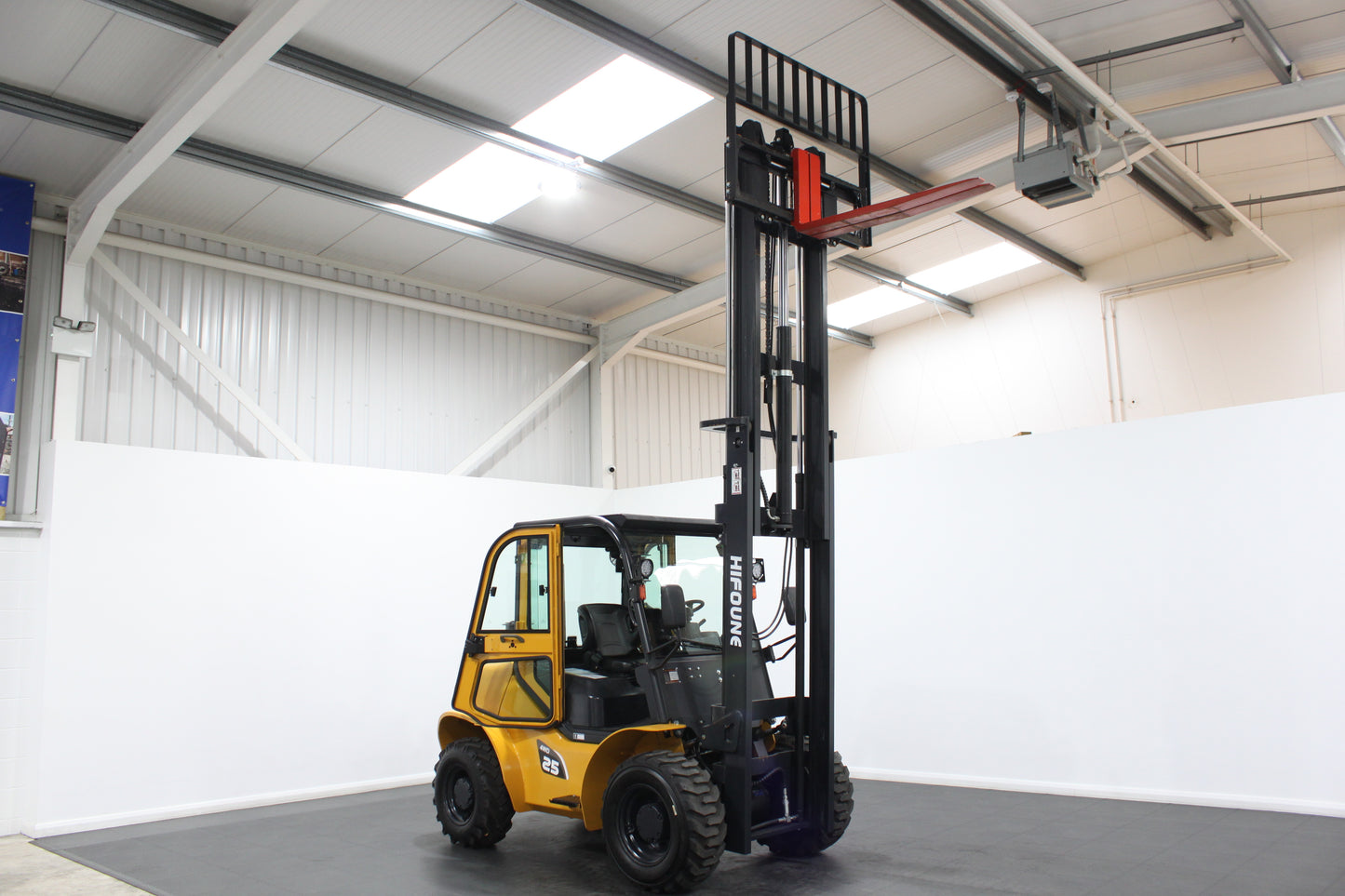 HIFOUNE CPCD25-4WD - Full Cab - Rough Terrain Forklift
