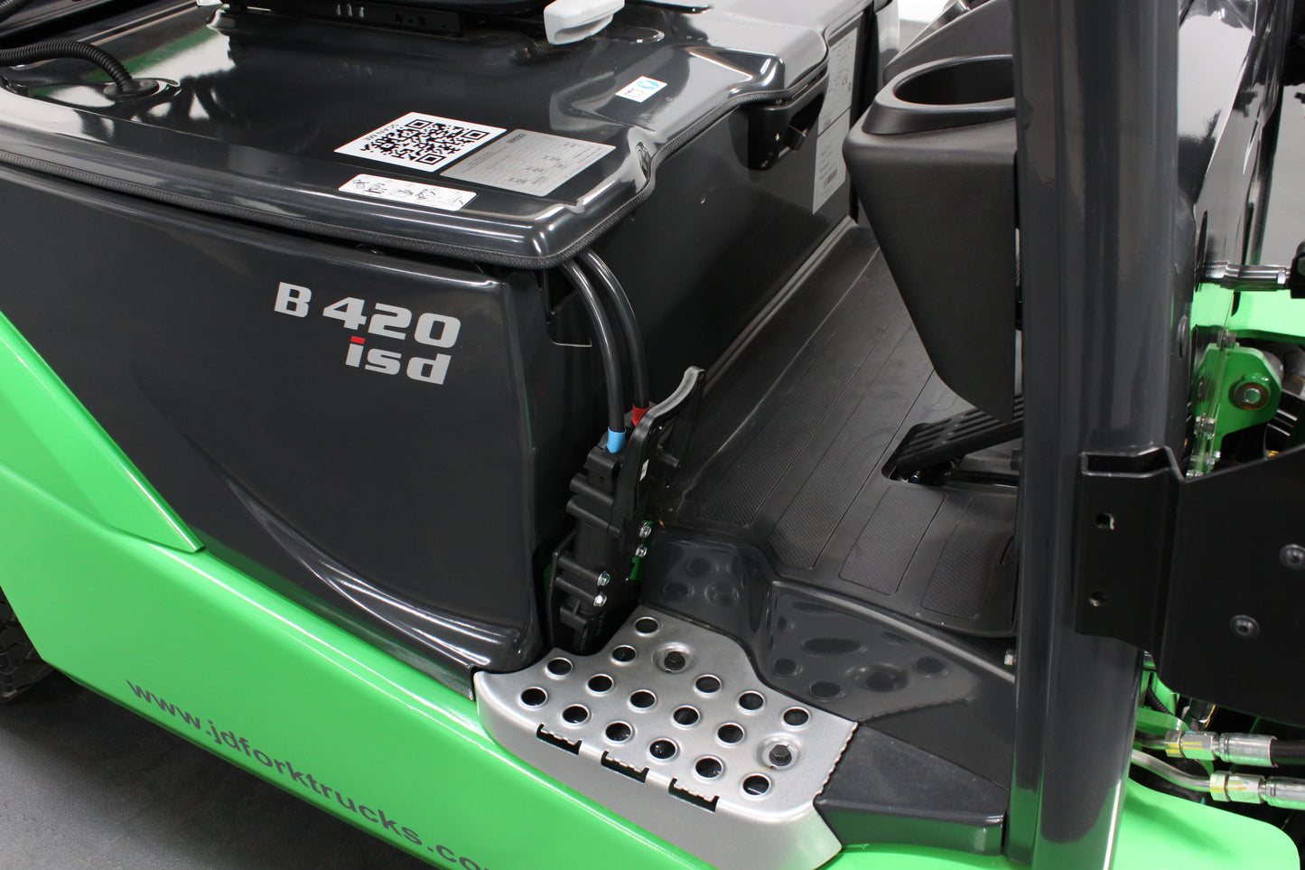 CESAB B420 2T Electric Forklift with Drive-In Racking Guard | 48V Battery