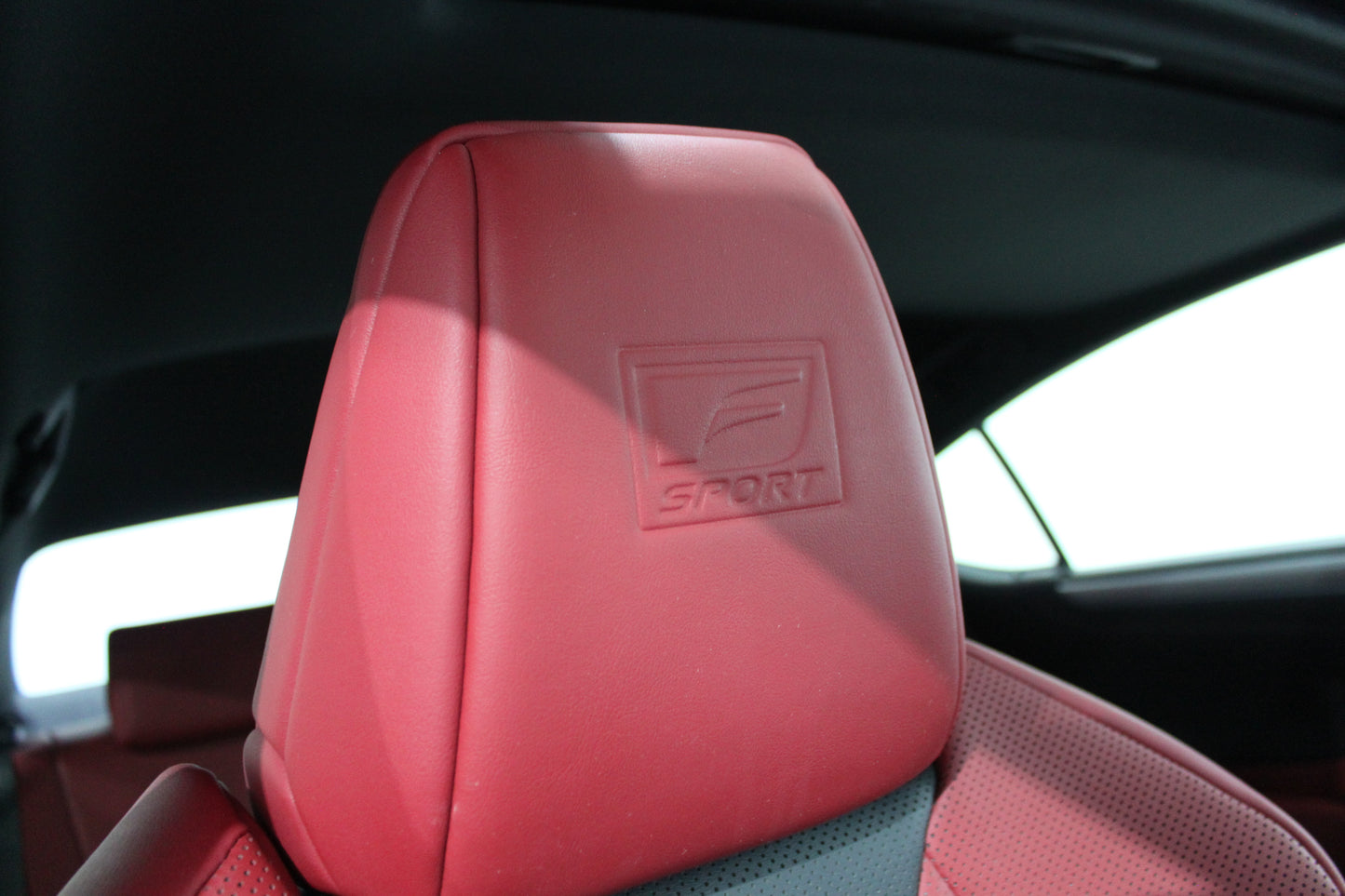 Lexus ES 300h 2.5 F-Sport 4dr CVT