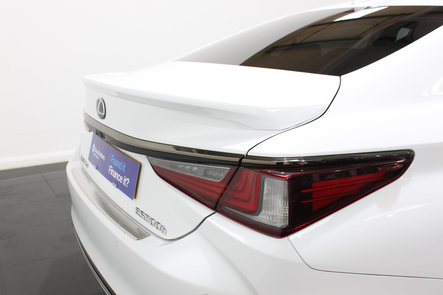 Lexus ES 300h 2.5 F-Sport 4dr CVT