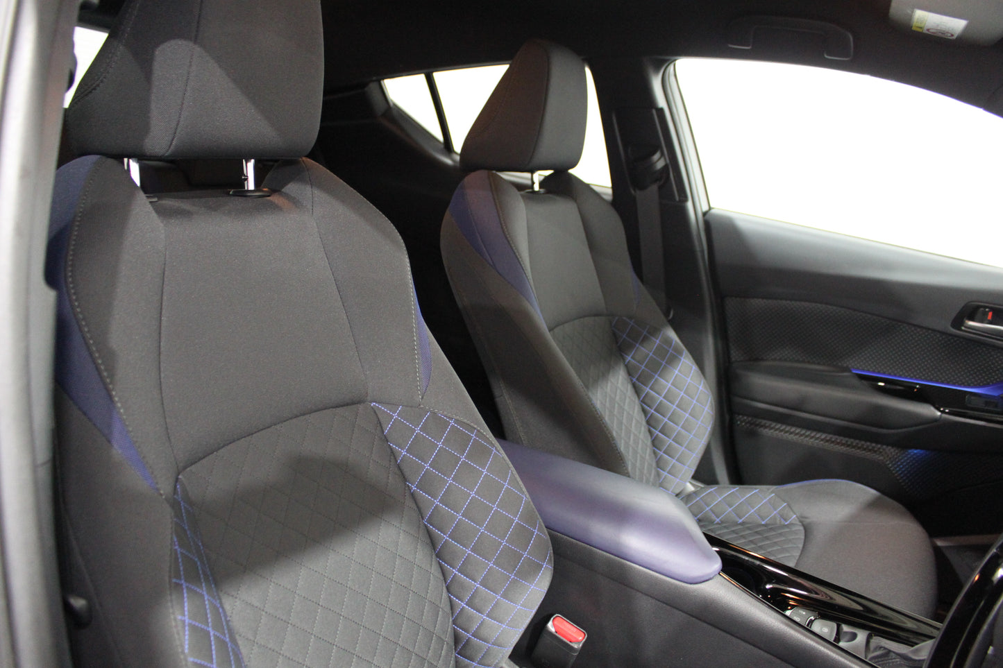 Toyota C-HR 1.8 Hybrid Dynamic 5dr CVT