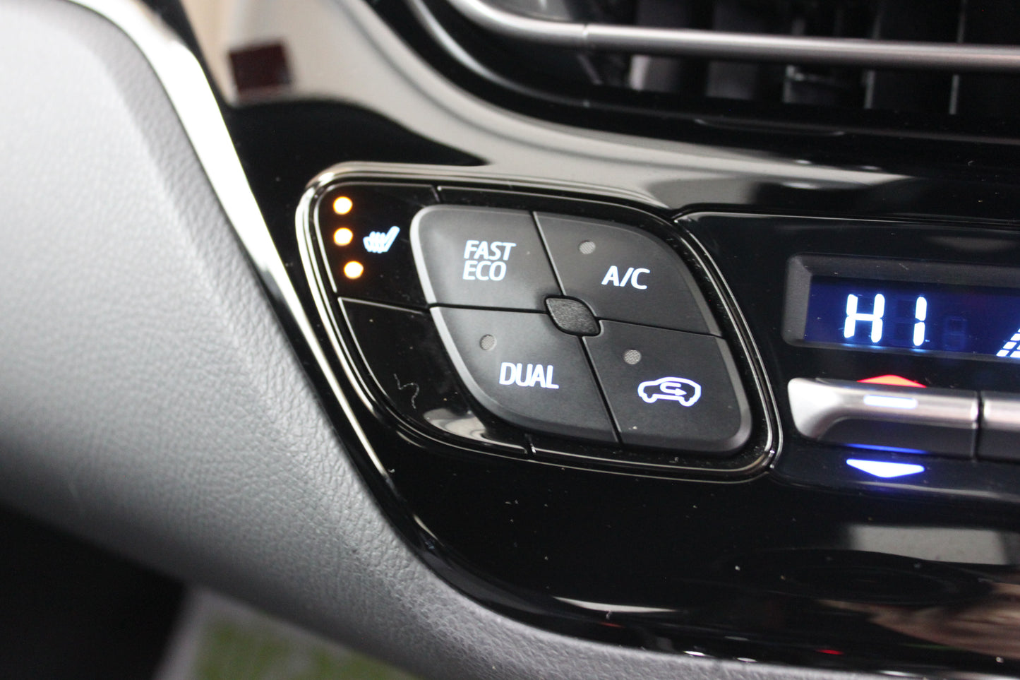 Toyota C-HR 1.8 Hybrid Dynamic 5dr CVT