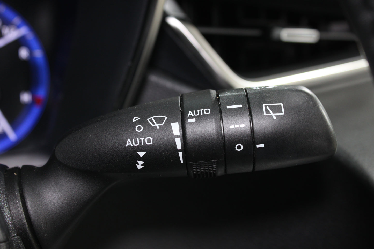 Toyota Corolla 1.8 VVT-i Hybrid Design 5dr CVT