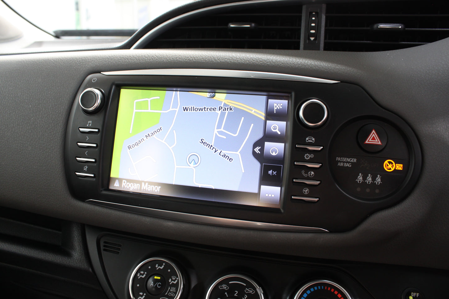 Toyota Yaris 1.5 VVT-i Icon Tech 5dr
