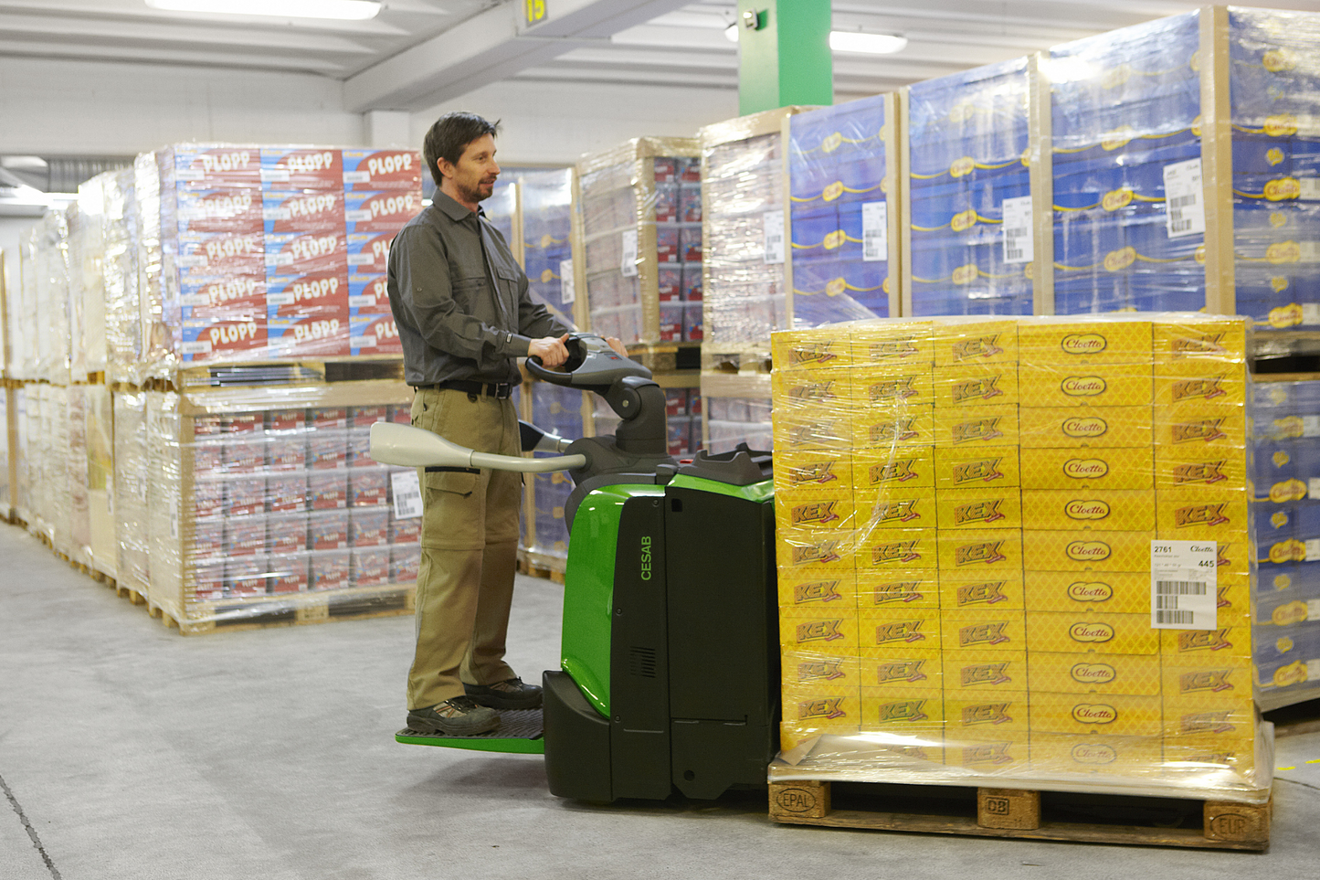 CESAB P300 Platform Powered Pallet Truck – 2000kg to 2200kg Capacity | High-Speed Electric Pallet Truck for Intensive Applications