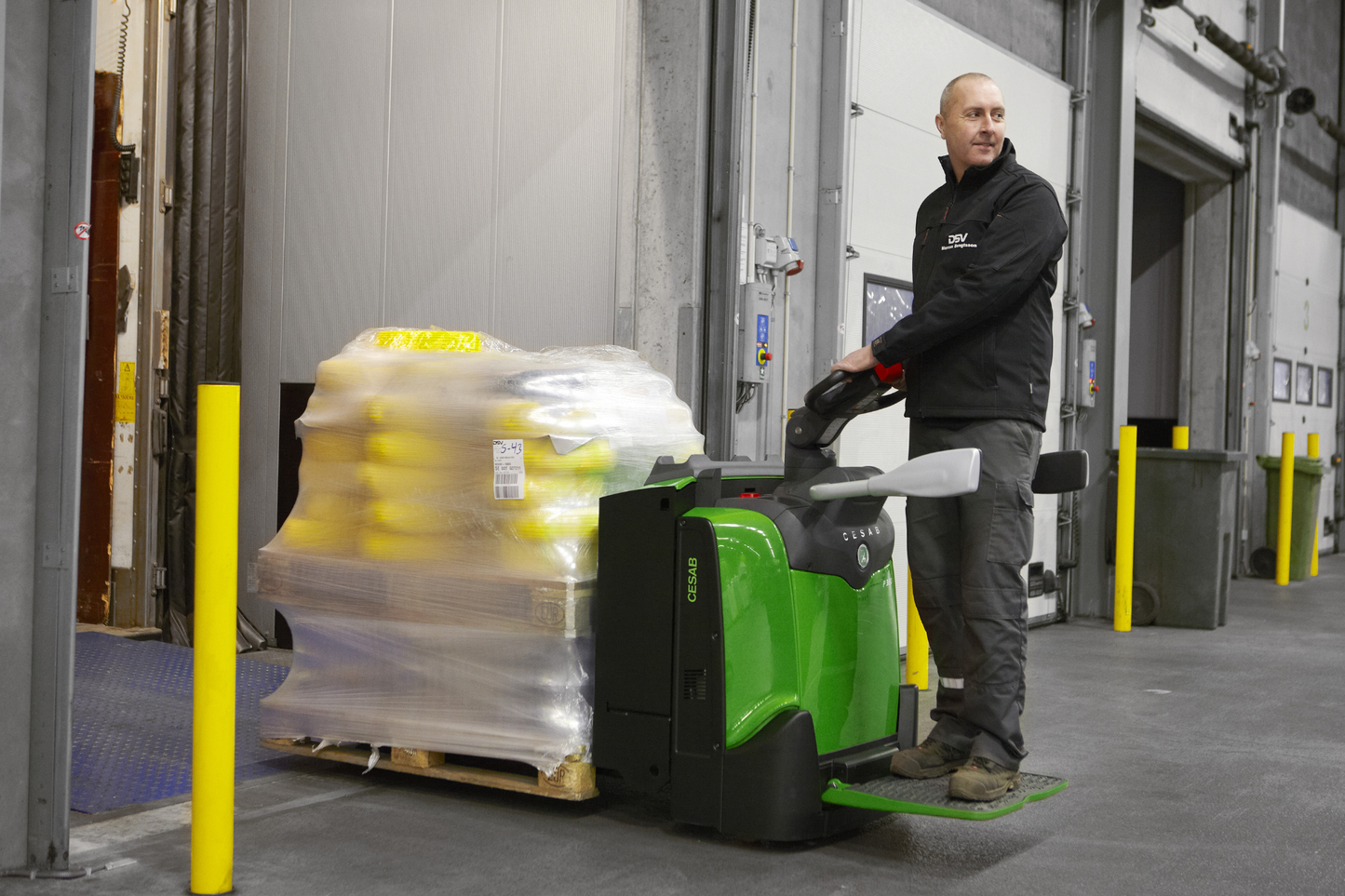 CESAB P300 Platform Powered Pallet Truck – 2000kg to 2200kg Capacity | High-Speed Electric Pallet Truck for Intensive Applications