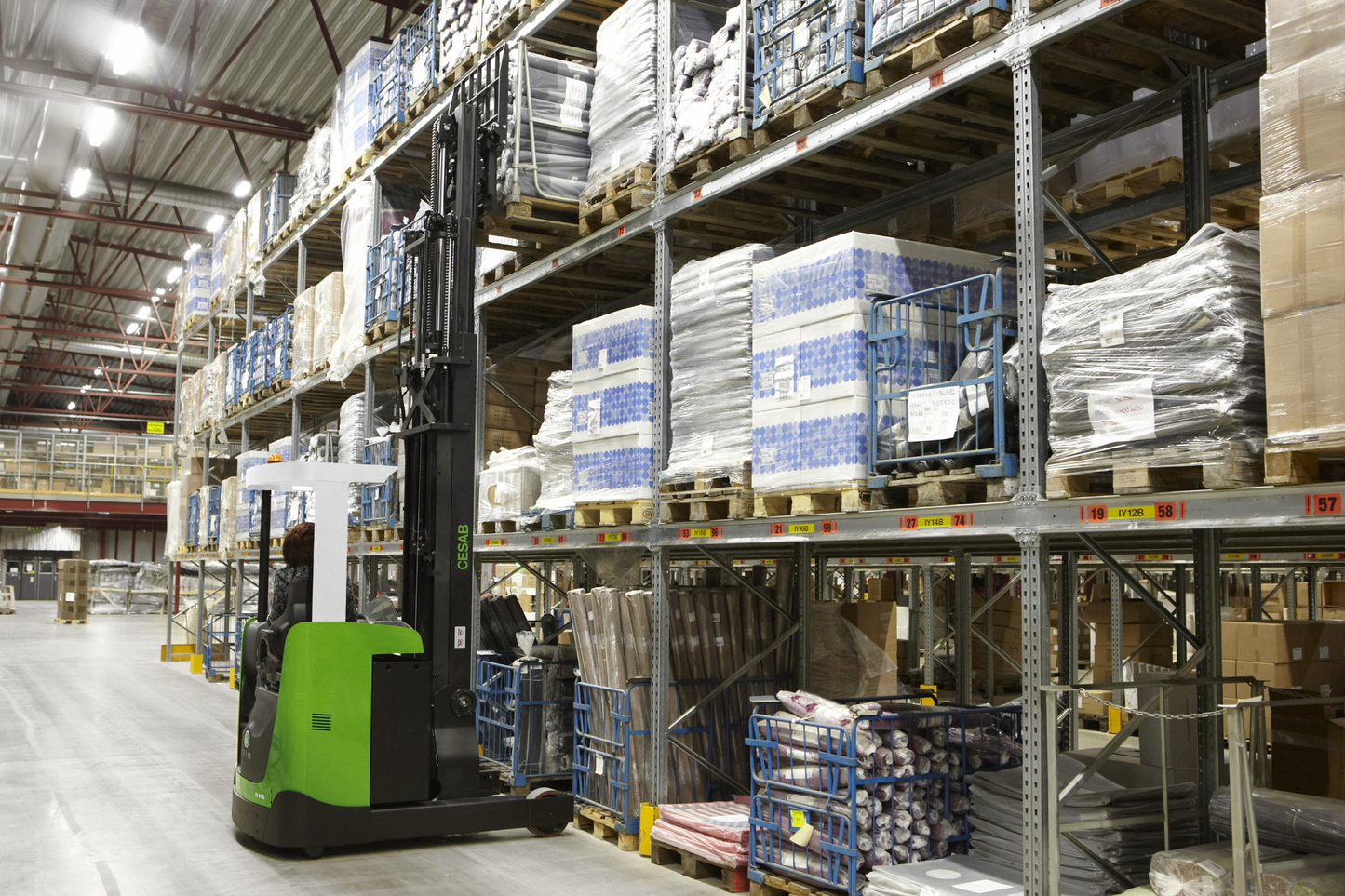 CESAB R100 Electric Reach Truck – 1200kg to 1600kg Capacity | Compact Electric Reach Truck for Efficient Warehouse Operations