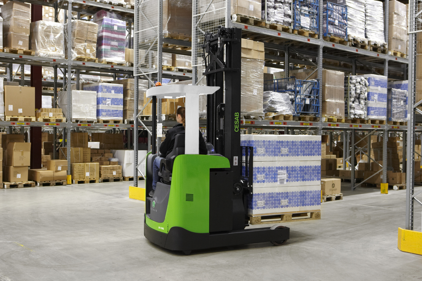 CESAB R100 Electric Reach Truck – 1200kg to 1600kg Capacity | Compact Electric Reach Truck for Efficient Warehouse Operations