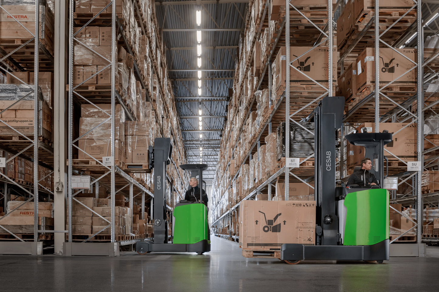 CESAB R300 High-Performance Electric Reach Truck – 1400kg to 2500kg Capacity | Advanced Lithium-Ion Reach Truck for High-Intensity Warehouse Operations