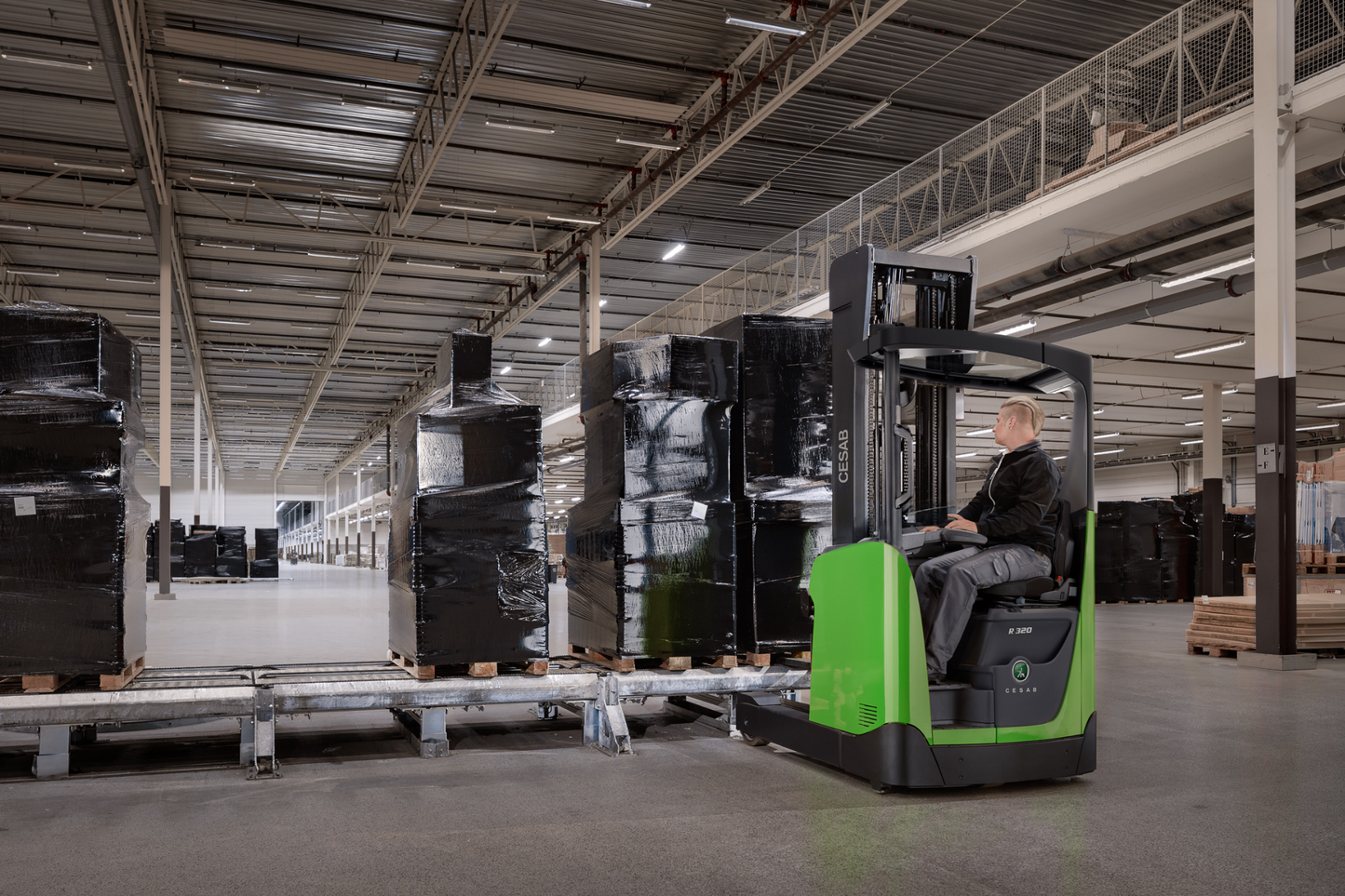 CESAB R300 High-Performance Electric Reach Truck – 1400kg to 2500kg Capacity | Advanced Lithium-Ion Reach Truck for High-Intensity Warehouse Operations