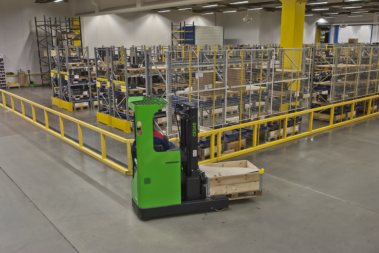 CESAB R200 Compact Electric Reach Truck – 1200kg to 1600kg Capacity | High-Performance Lithium-Ion Reach Truck for Narrow Aisles