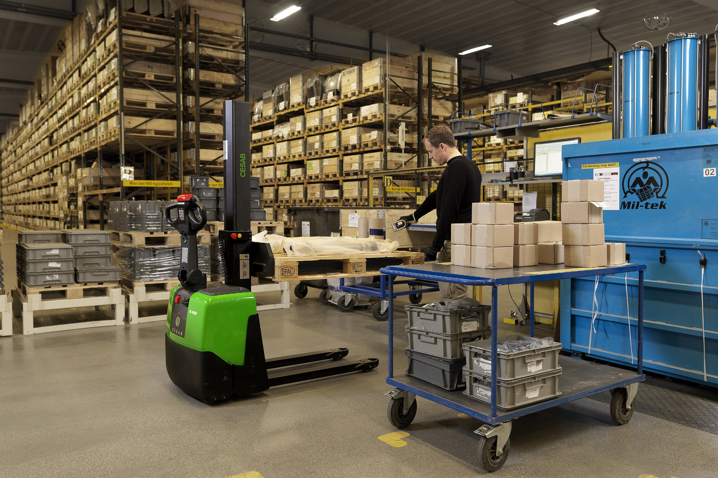 CESAB S100 Series Powered Stacker – 1000kg Capacity | Compact Electric Stacker for Retail & Low-Intensity Applications