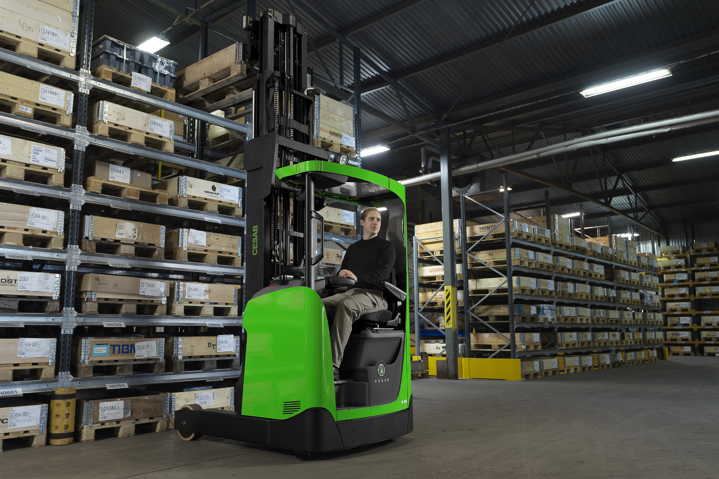 CESAB R300 High-Performance Electric Reach Truck – 1400kg to 2500kg Capacity | Advanced Lithium-Ion Reach Truck for High-Intensity Warehouse Operations