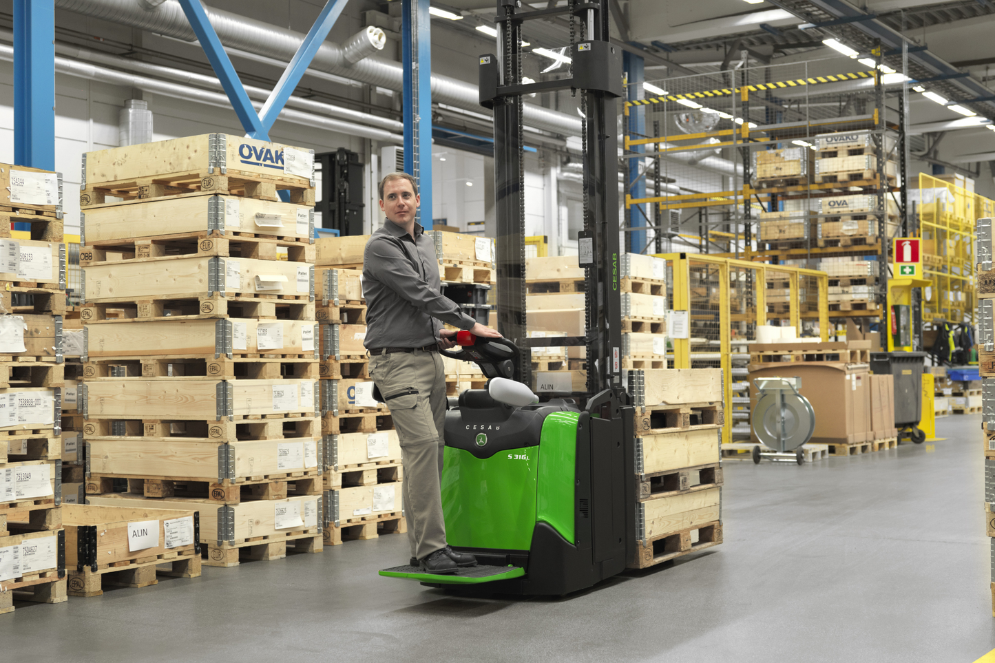 CESAB S300 Platform Powered Stacker – 1200kg to 2000kg Capacity | High-Speed Ride-On Electric Stacker with Powertrak Traction System