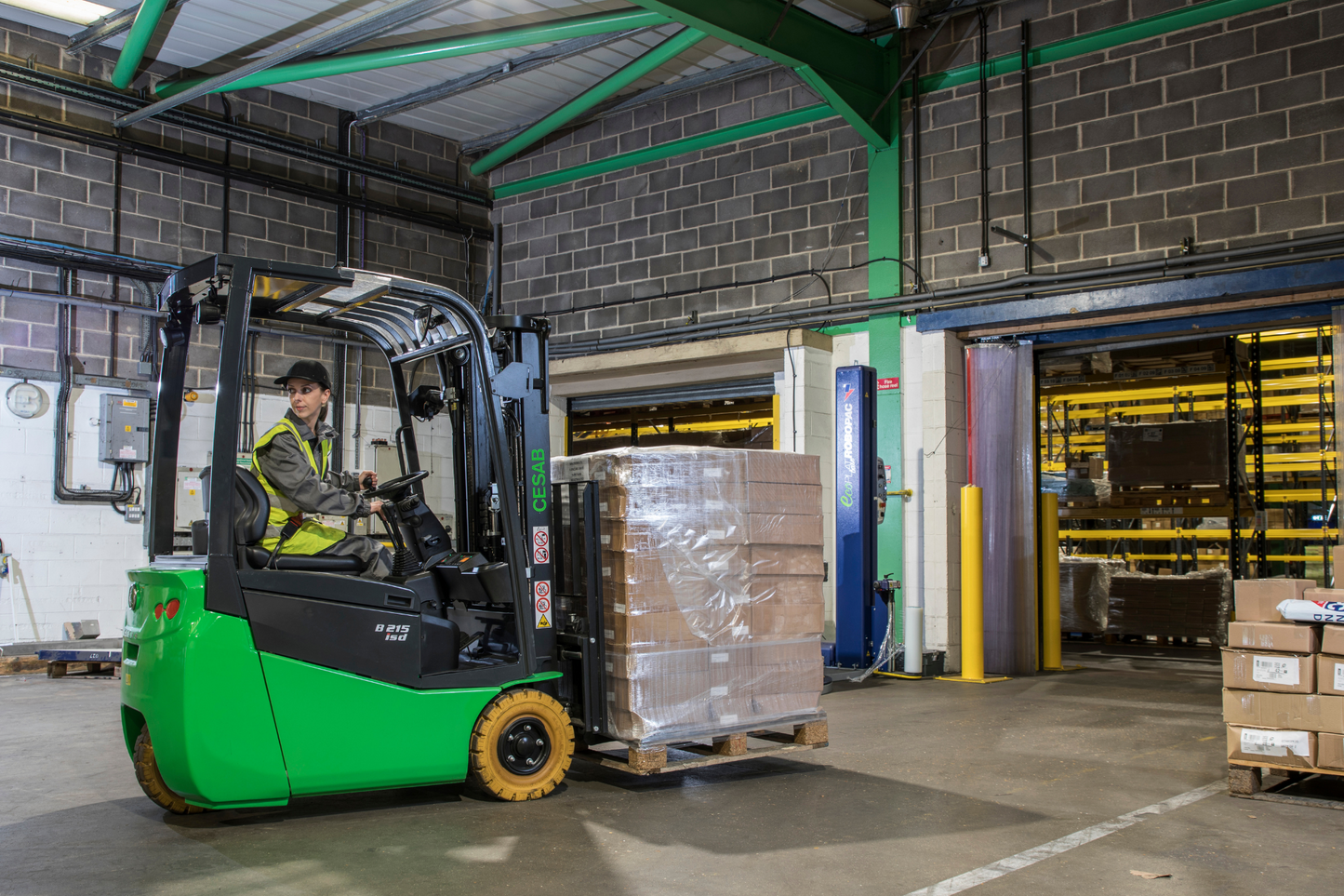 CESAB B200 Three-Wheel Electric Counterbalance Forklift – 1000kg, 1250kg, 1500kg Load Capacity | Compact Forklift for Warehouses Li-Ion Technology