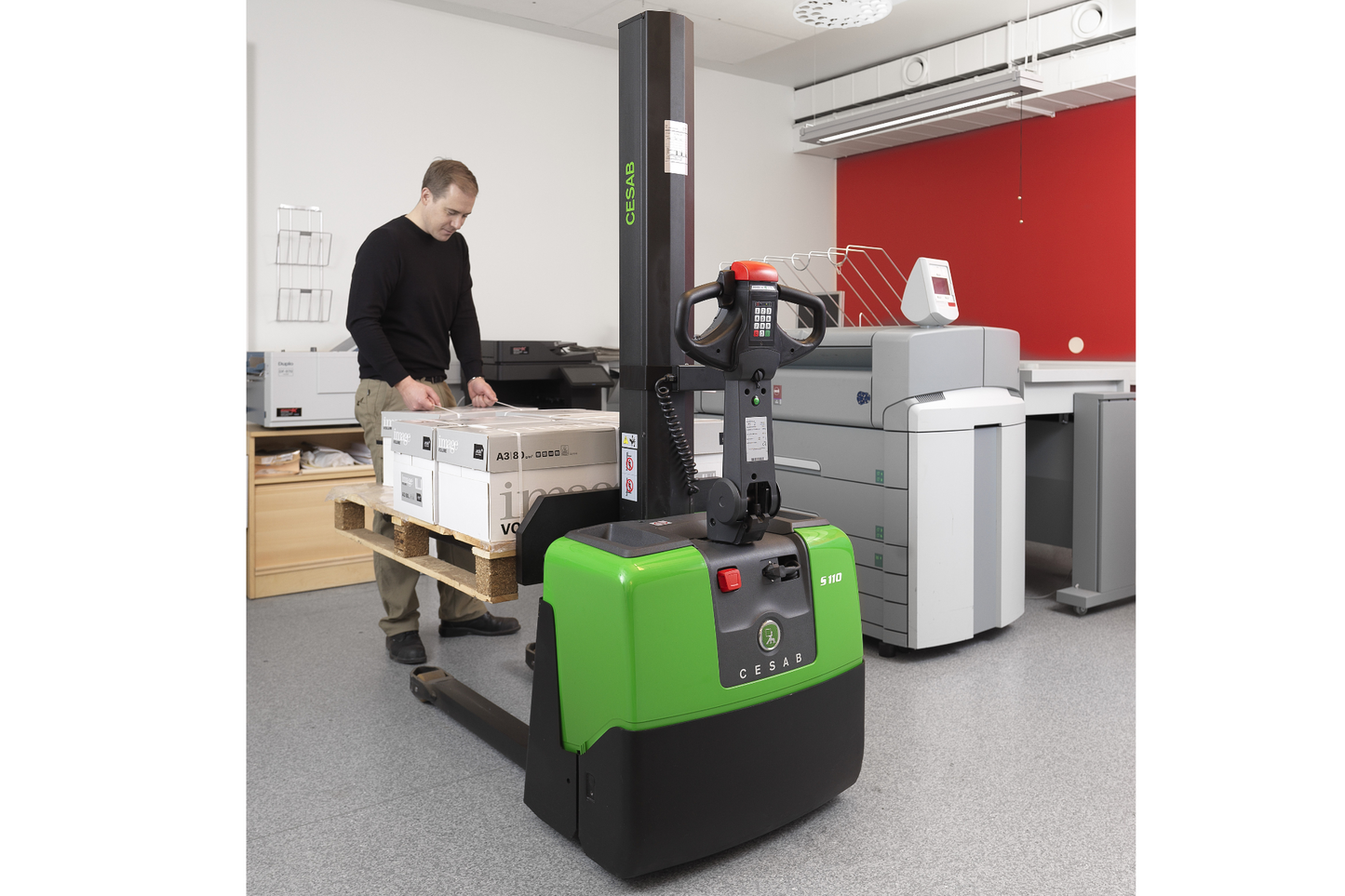 CESAB S100 Series Powered Stacker – 1000kg Capacity | Compact Electric Stacker for Retail & Low-Intensity Applications