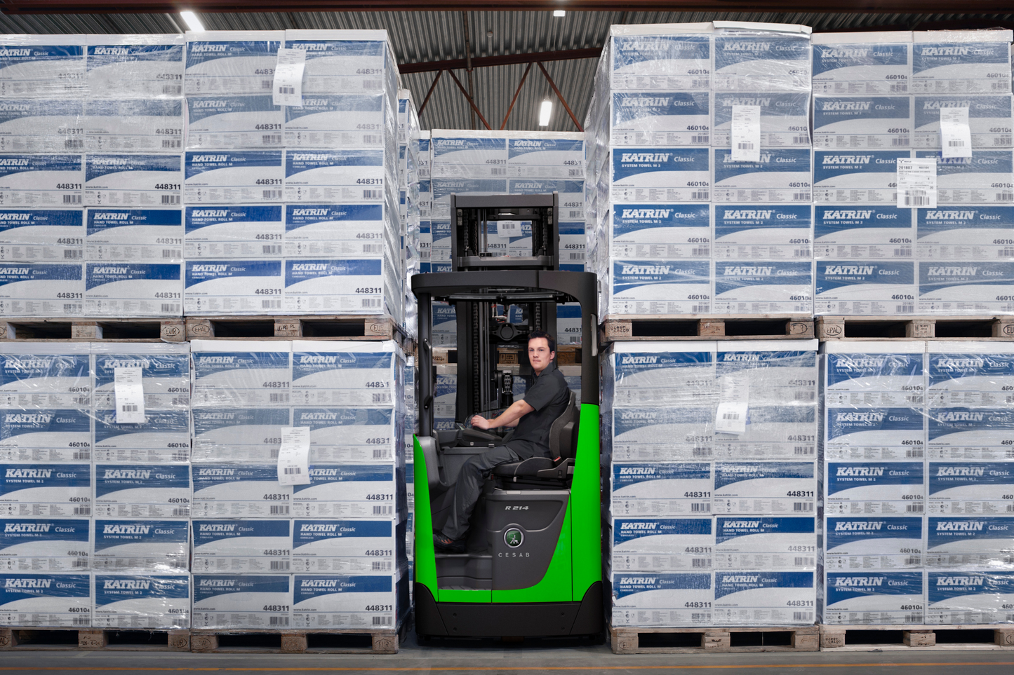 CESAB R200 Compact Electric Reach Truck – 1200kg to 1600kg Capacity | High-Performance Lithium-Ion Reach Truck for Narrow Aisles