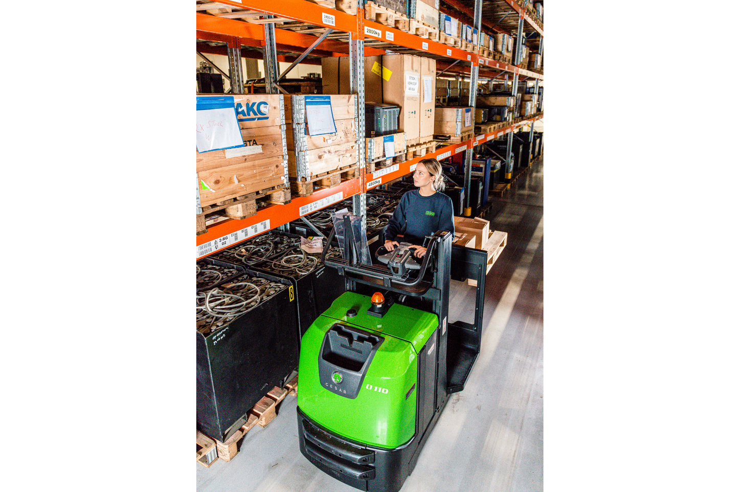 CESAB O110 & O110W Low-Level Order Pickers – 1000kg Capacity | Compact Electric Stand-On Trucks for Efficient Warehouse Picking
