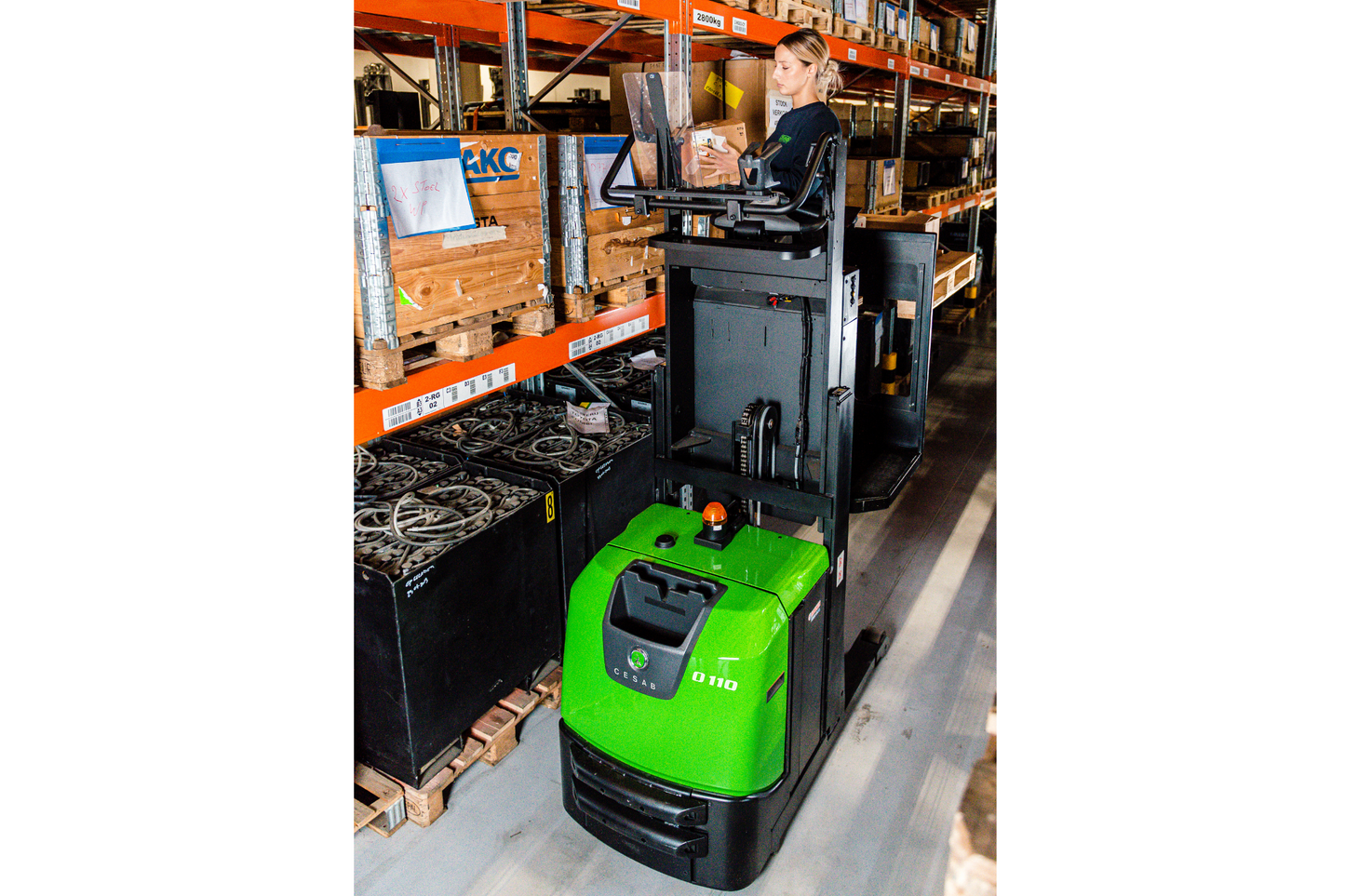 CESAB O110 & O110W Low-Level Order Pickers – 1000kg Capacity | Compact Electric Stand-On Trucks for Efficient Warehouse Picking