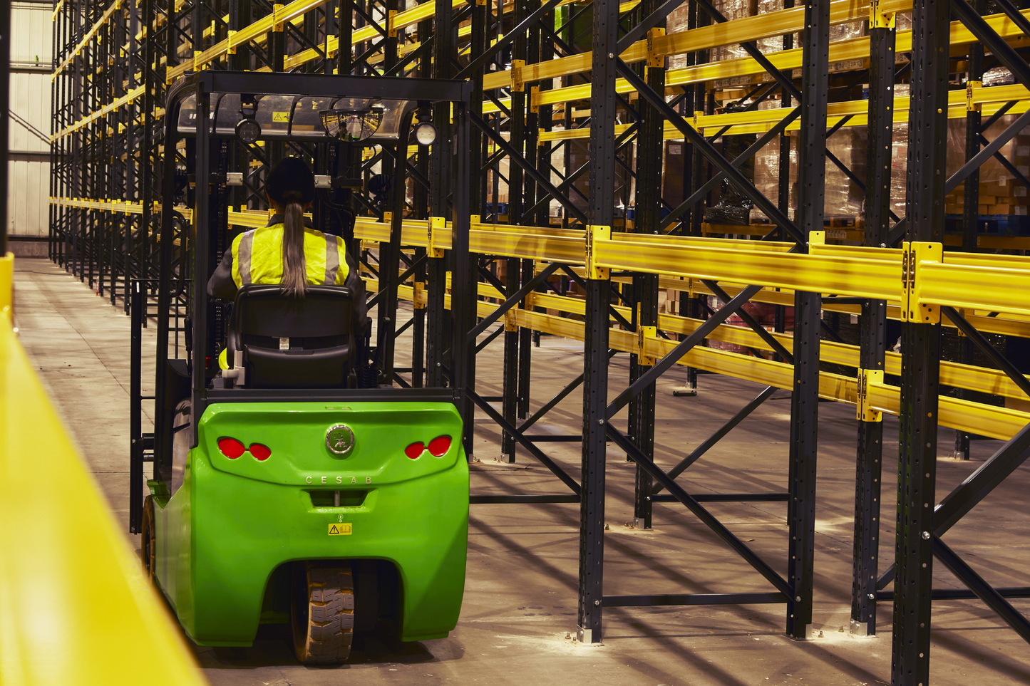 CESAB B200 Three-Wheel Electric Counterbalance Forklift – 1000kg, 1250kg, 1500kg Load Capacity | Compact Forklift for Warehouses Li-Ion Technology