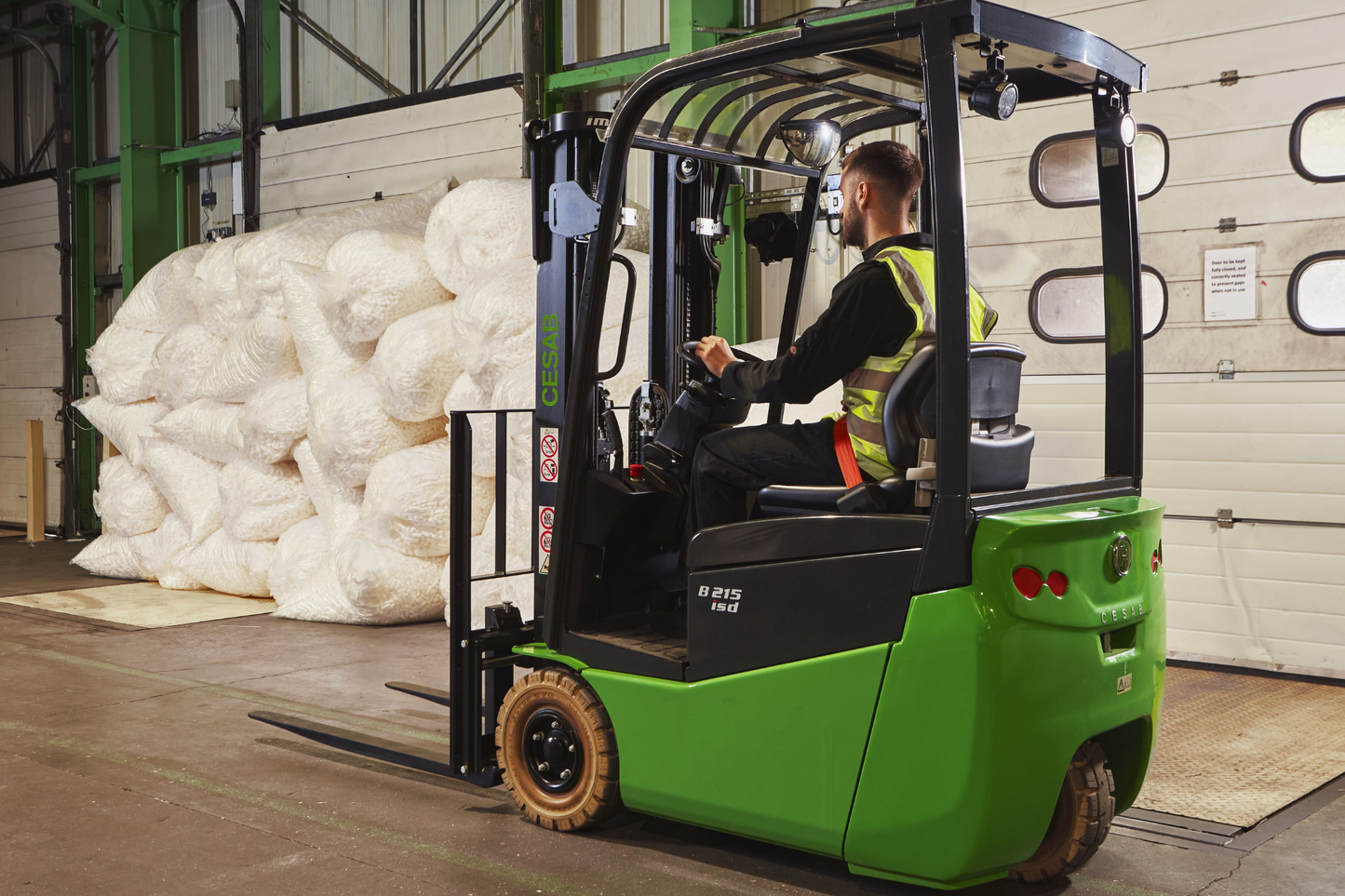 CESAB B200 Three-Wheel Electric Counterbalance Forklift – 1000kg, 1250kg, 1500kg Load Capacity | Compact Forklift for Warehouses Li-Ion Technology