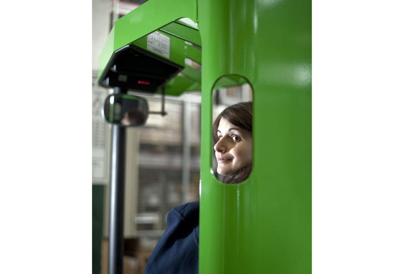 CESAB R200 Compact Electric Reach Truck – 1200kg to 1600kg Capacity | High-Performance Lithium-Ion Reach Truck for Narrow Aisles