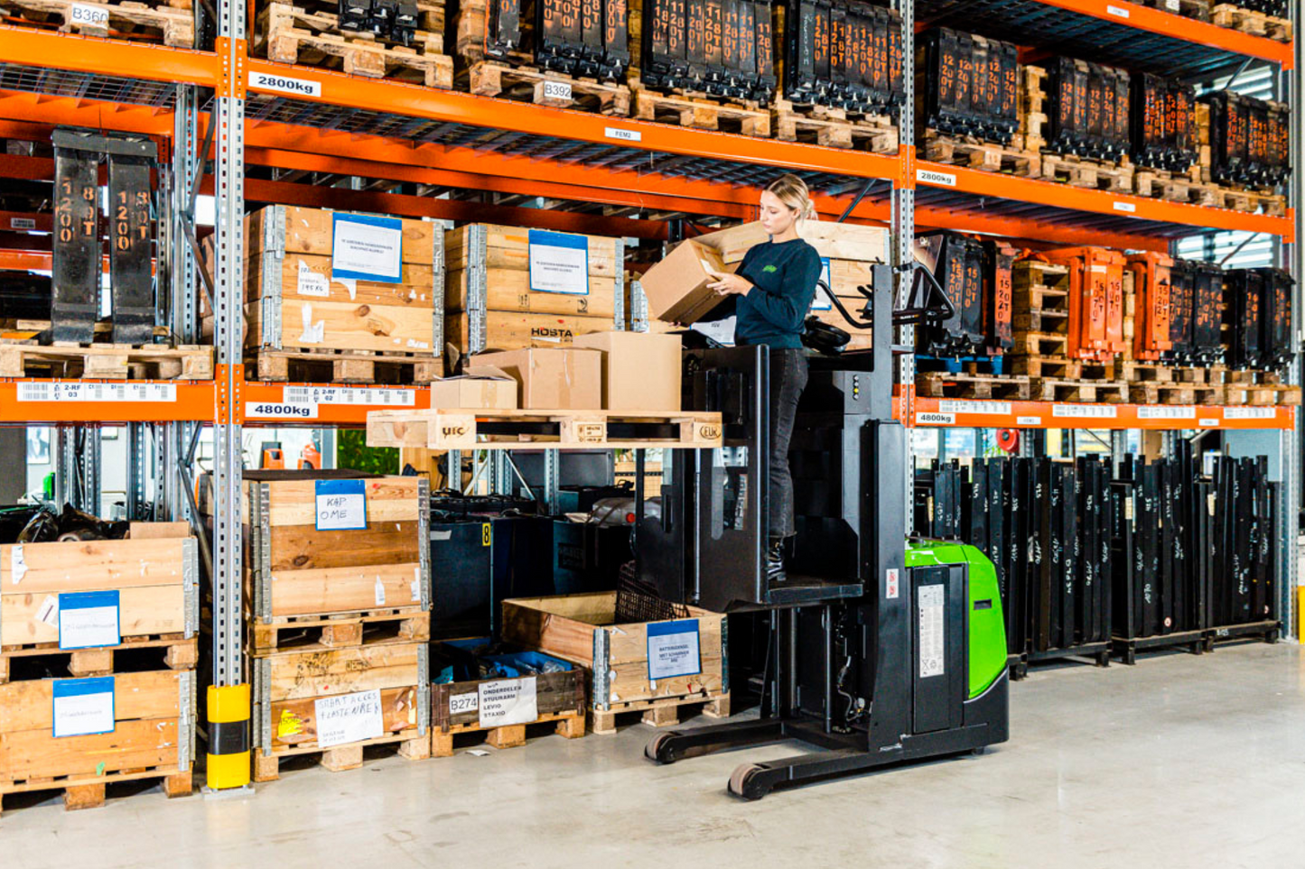 CESAB O110 & O110W Low-Level Order Pickers – 1000kg Capacity | Compact Electric Stand-On Trucks for Efficient Warehouse Picking