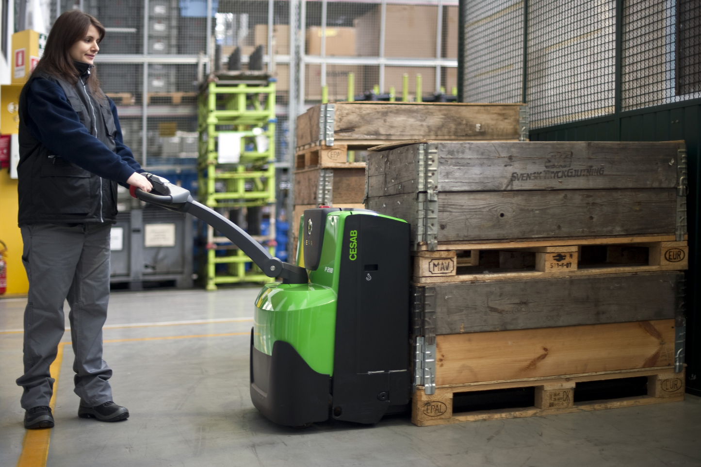 CESAB P200 Powered Pallet Truck Series – 1400kg to 2500kg Capacity | Compact Electric Pallet Truck with CESAB Powerdrive