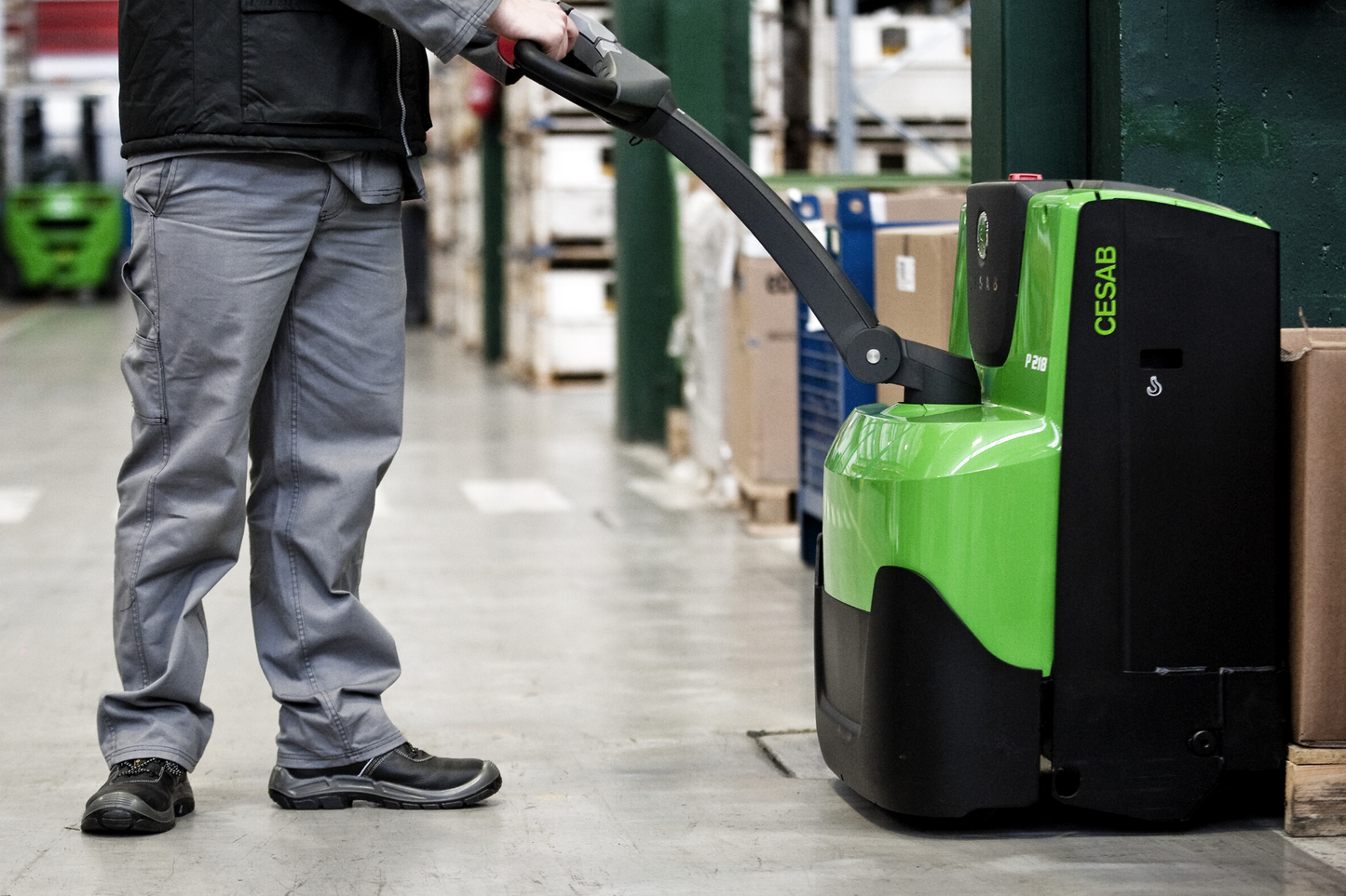 CESAB P200 Powered Pallet Truck Series – 1400kg to 2500kg Capacity | Compact Electric Pallet Truck with CESAB Powerdrive